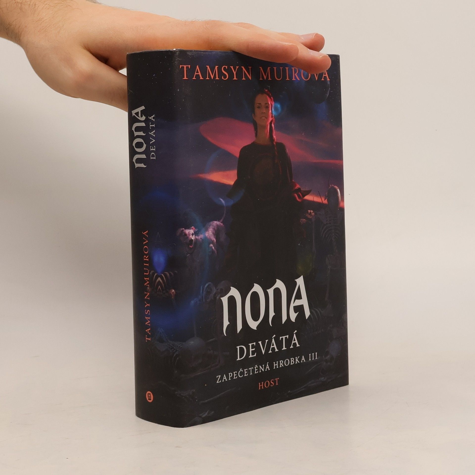 Tamsyn Muir Zapečetěná hrobka III. Nona Devátá
