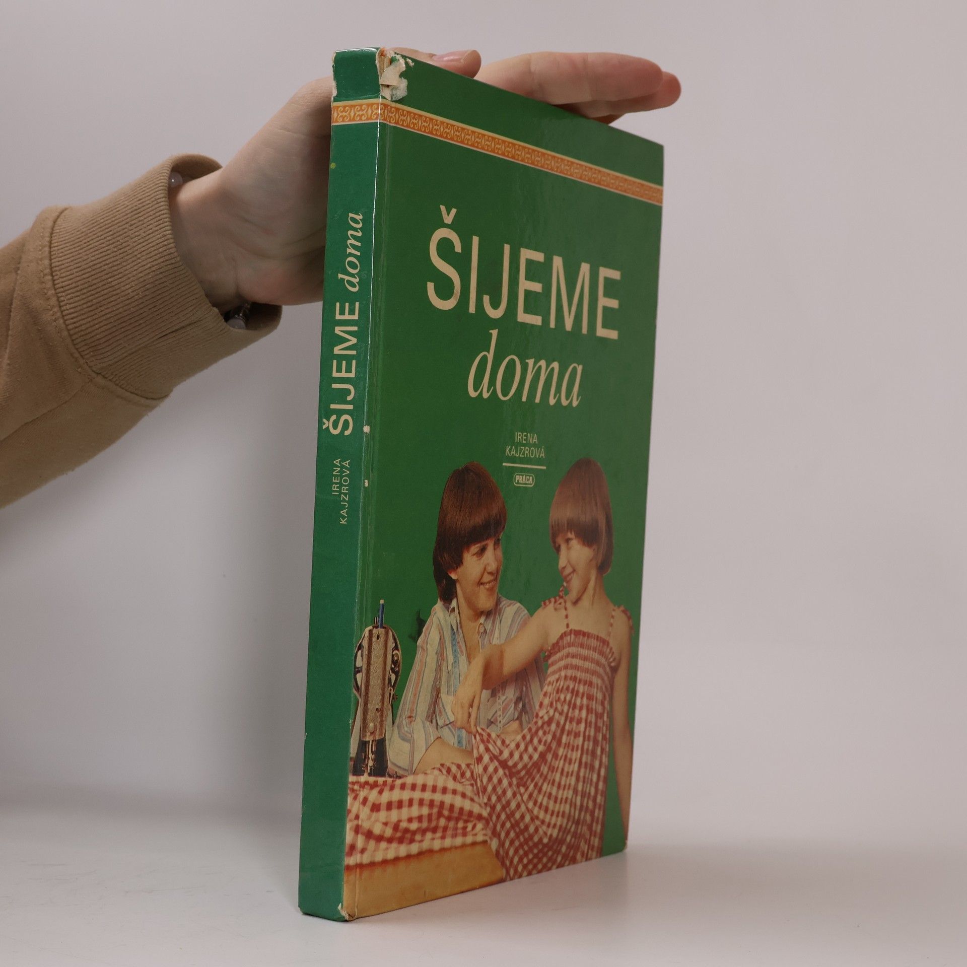 Irena Kajzrová Šijeme doma