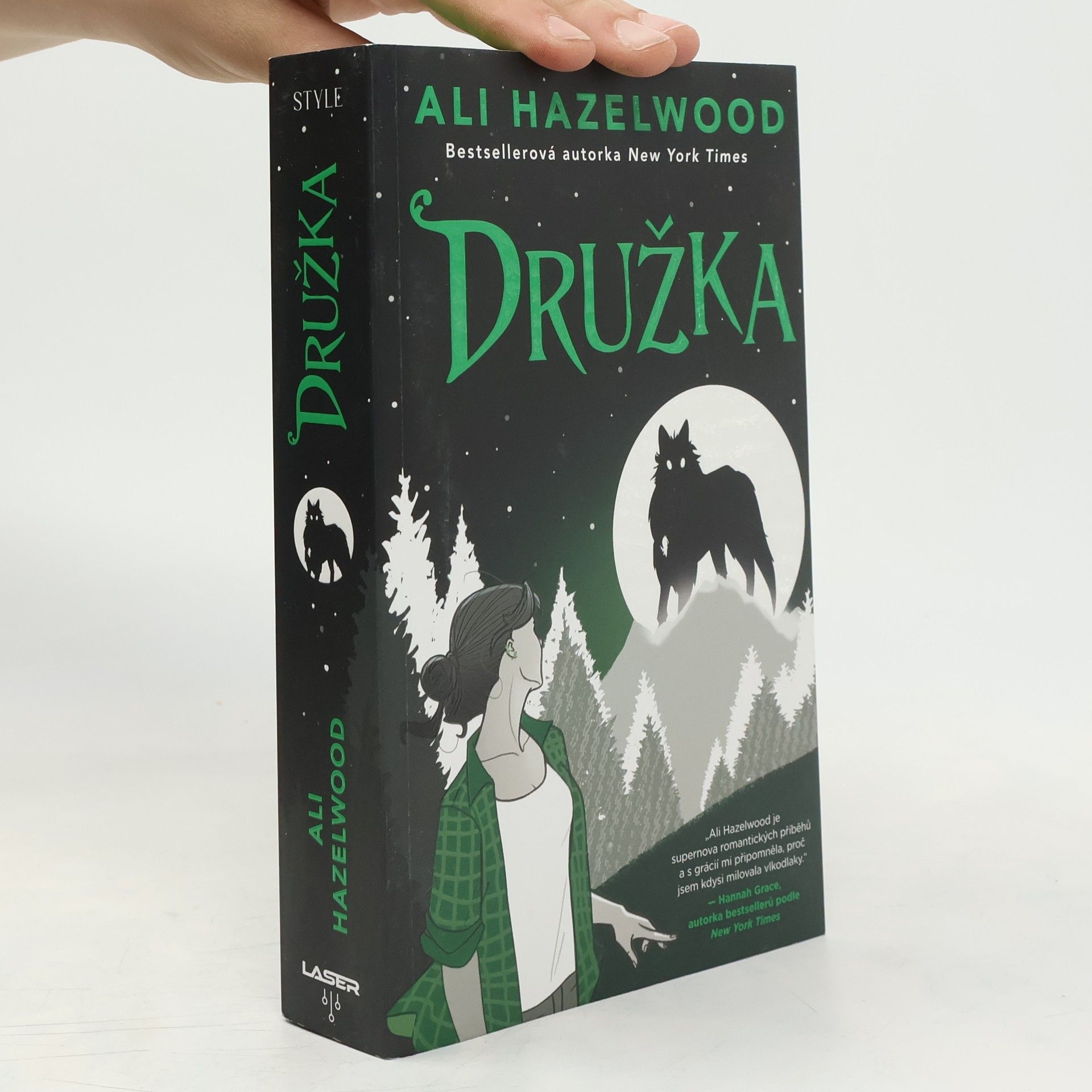 Ali Hazelwood Družka
