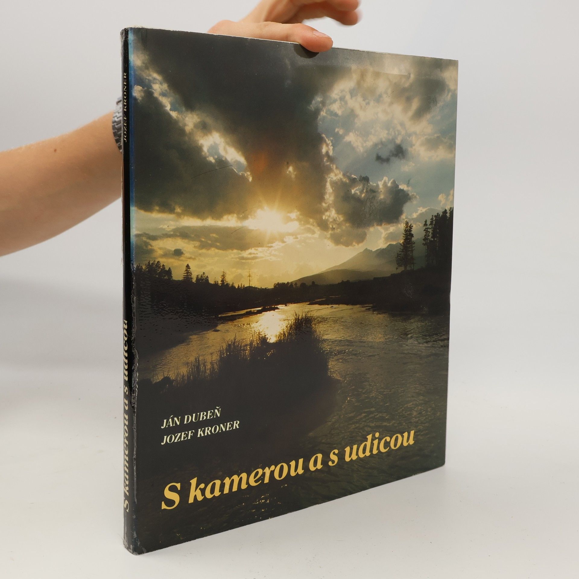 Ján Dubeň S kamerou a s udicou