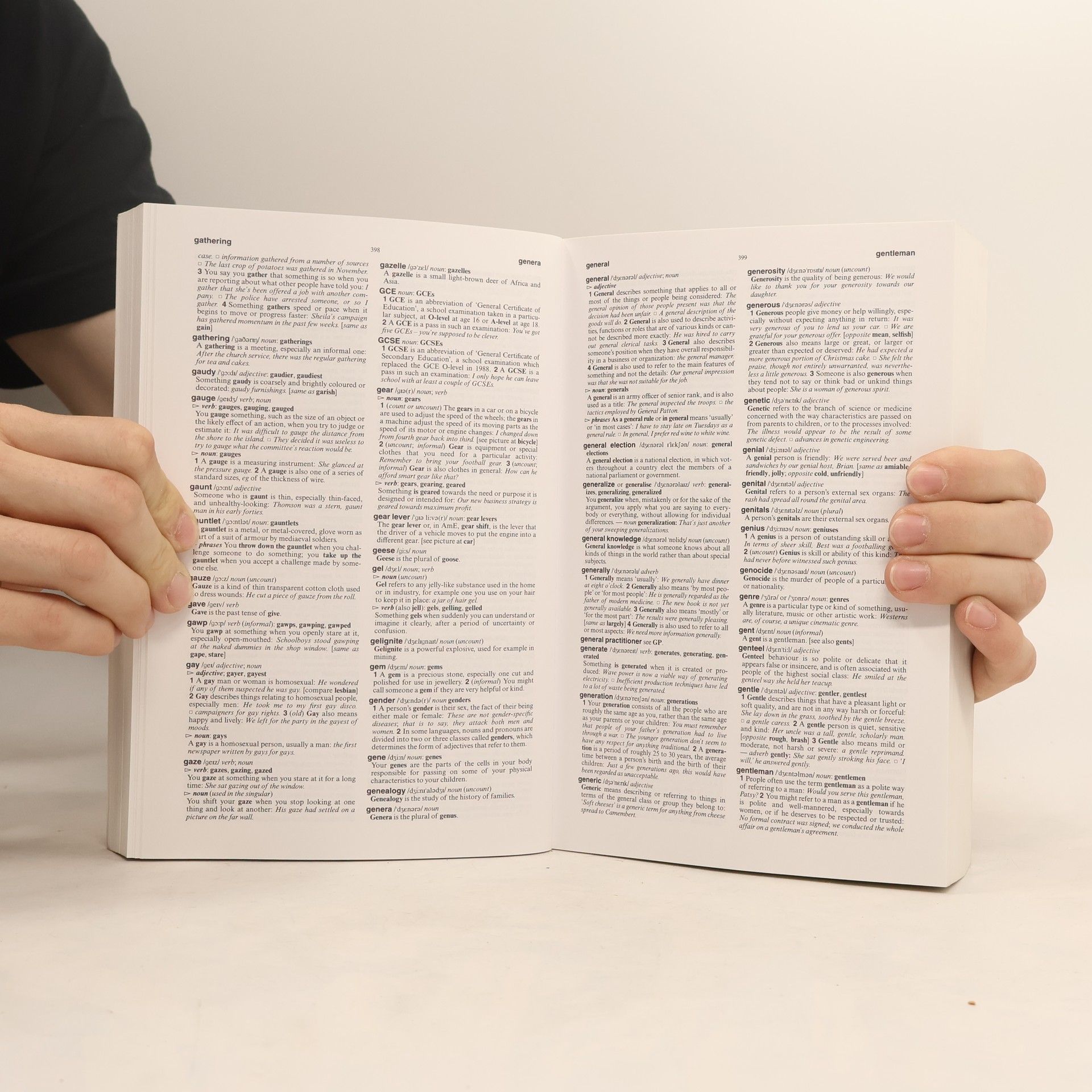 Elaine Higgleton Chambers essential English dictionary : [maximum help for students with special guidance on the most commonly used words]