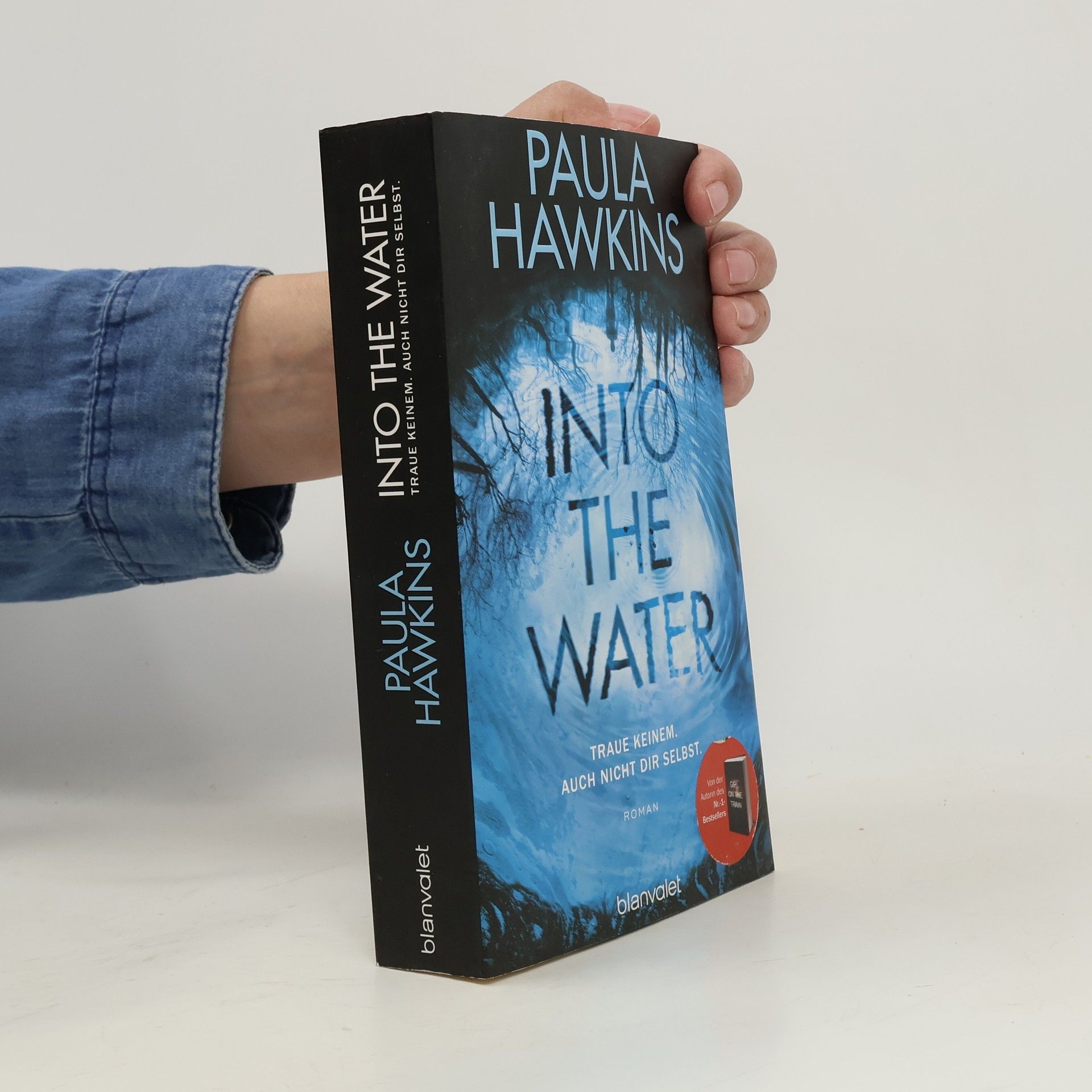 Paula Hawkins Into the Water