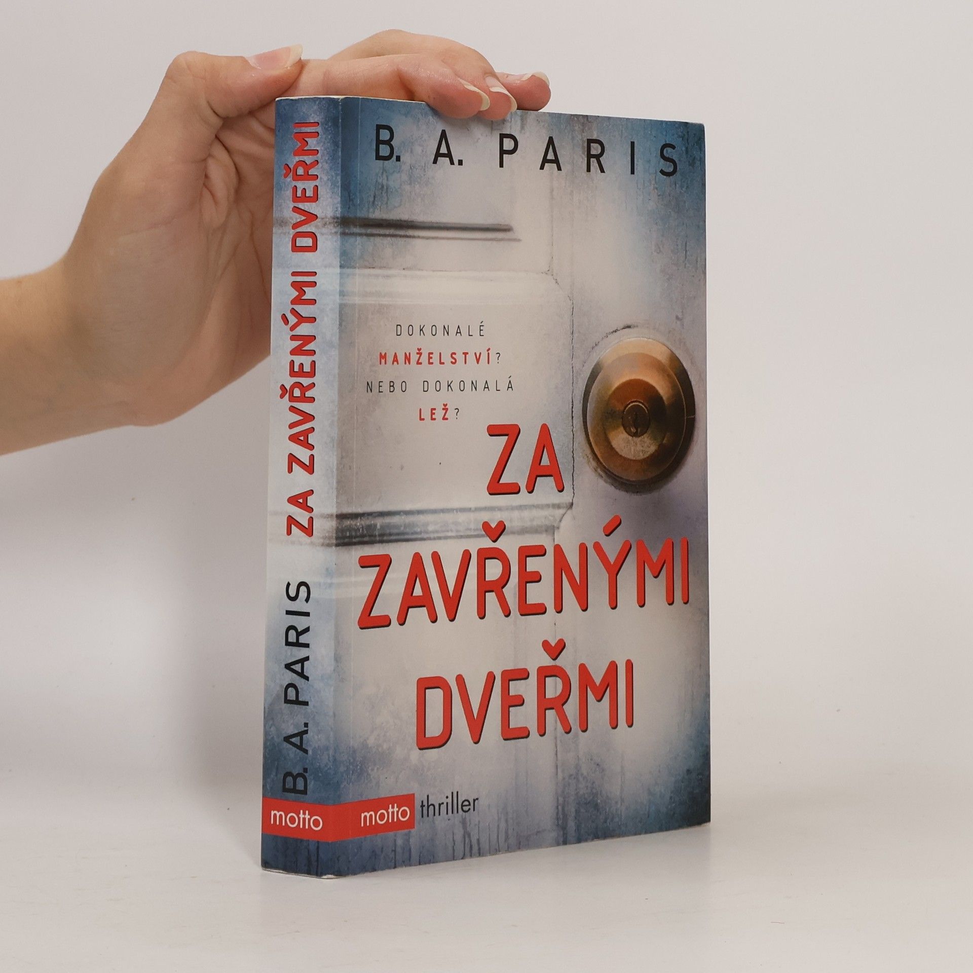 B.A. Paris Za zavřenými dveřmi