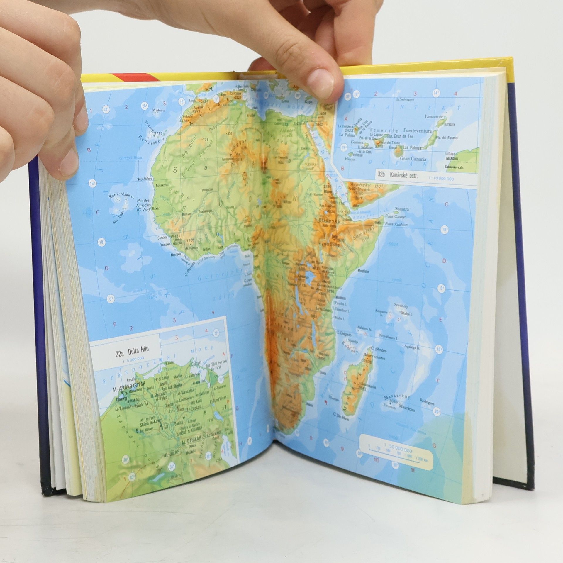 Autorenkollektiv Kapesní atlas světa