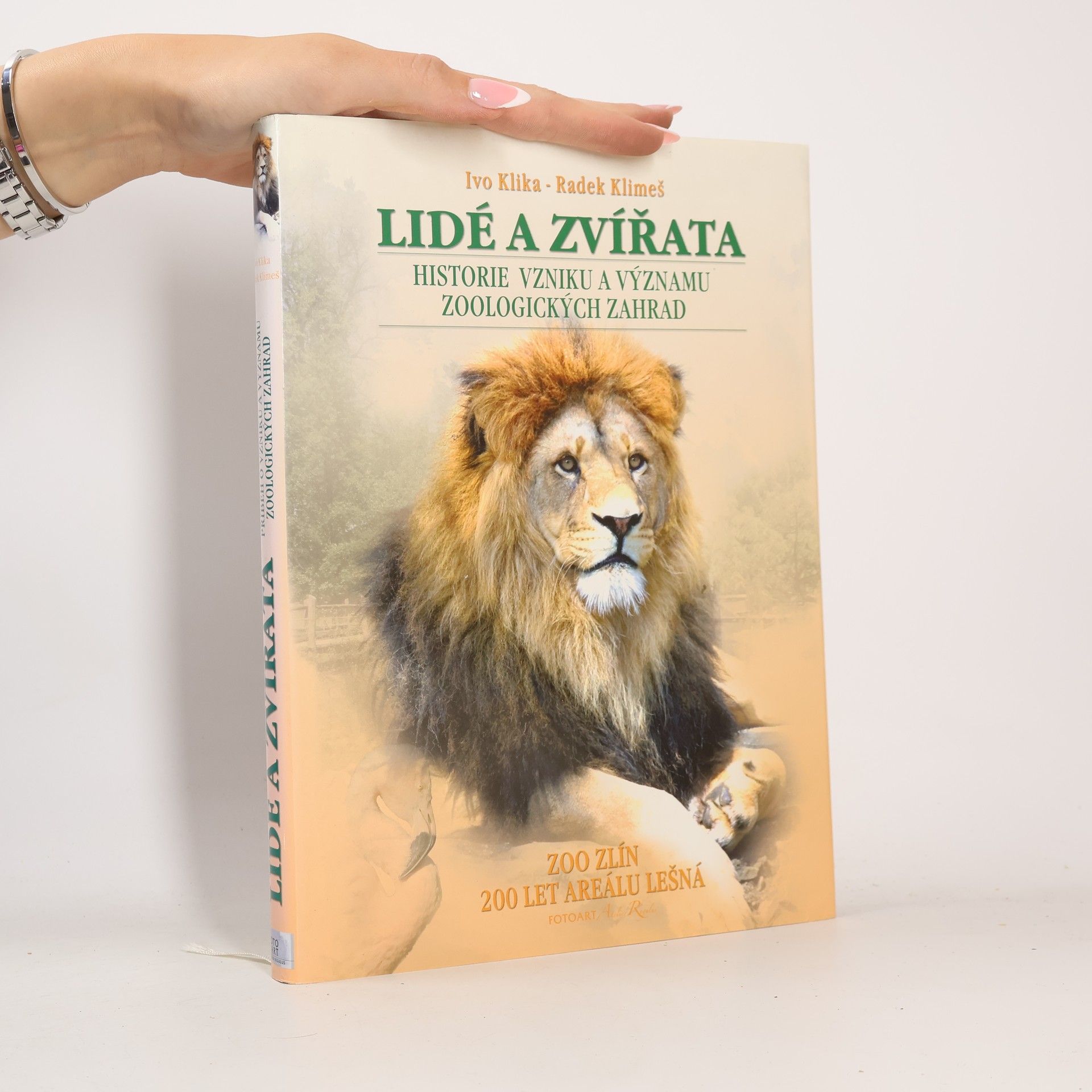 Ivo Klika Lidé a zvířata : historie vzniku a významu zoologických zahrad = People and animals : history of the origin and importance of zoological garden