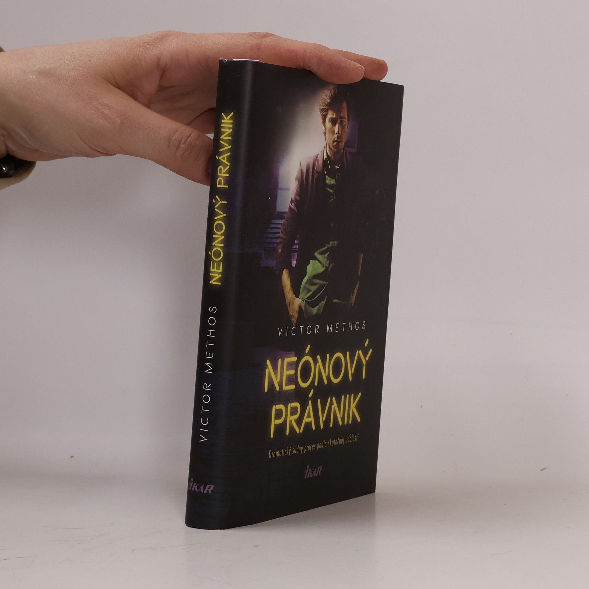 Victor Methos Neónový právnik