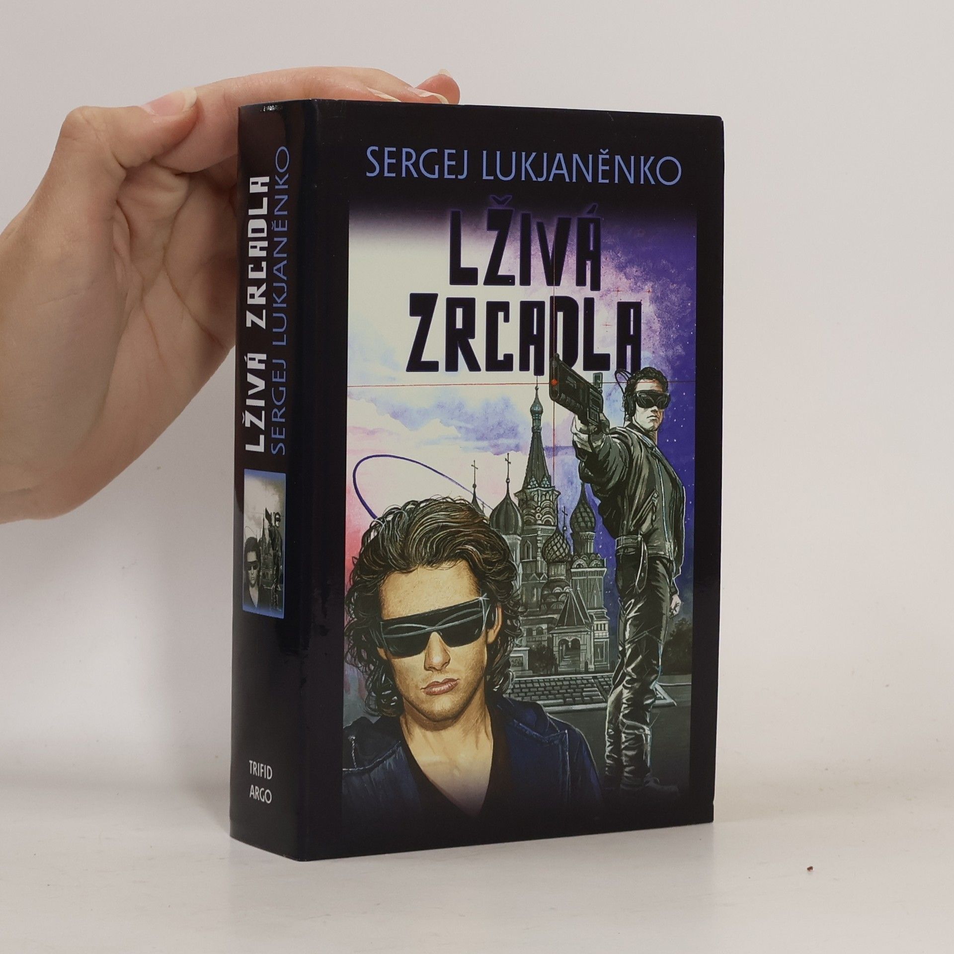 Sergey Lukyanenko Lživá zrcadla. Průzračné vitráže