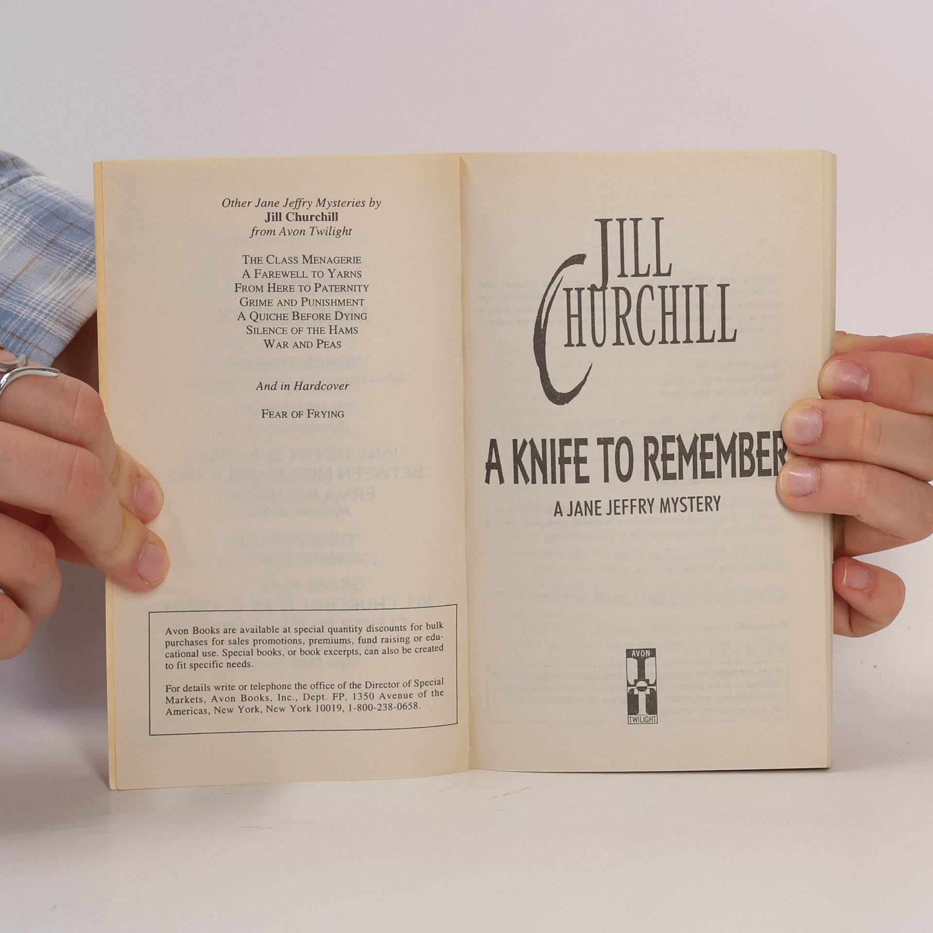 Jill Churchill Jane Jeffry Mystery Series - 5: A Knife to Remember