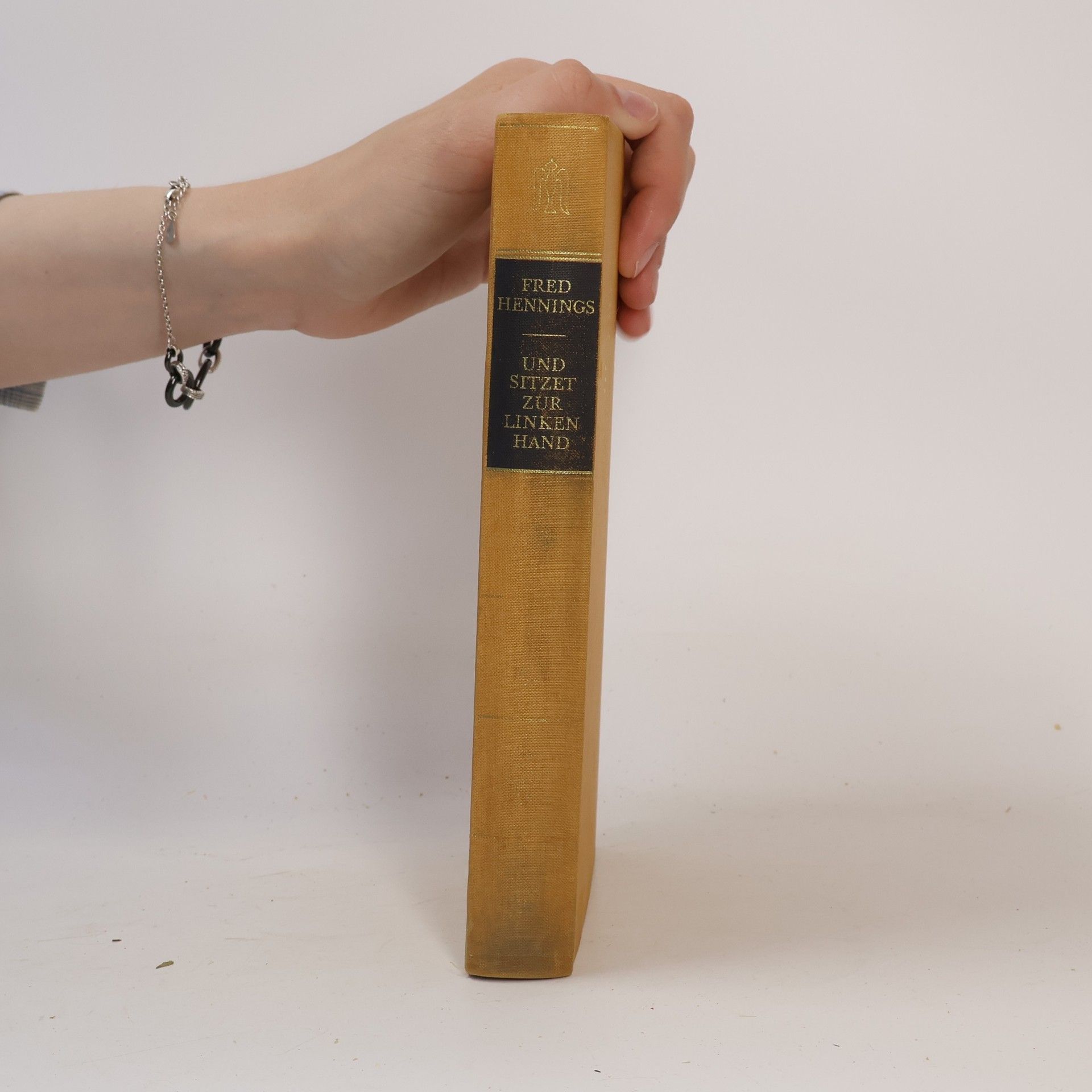 Fred Hennings Und sitzet zur linken Hand
