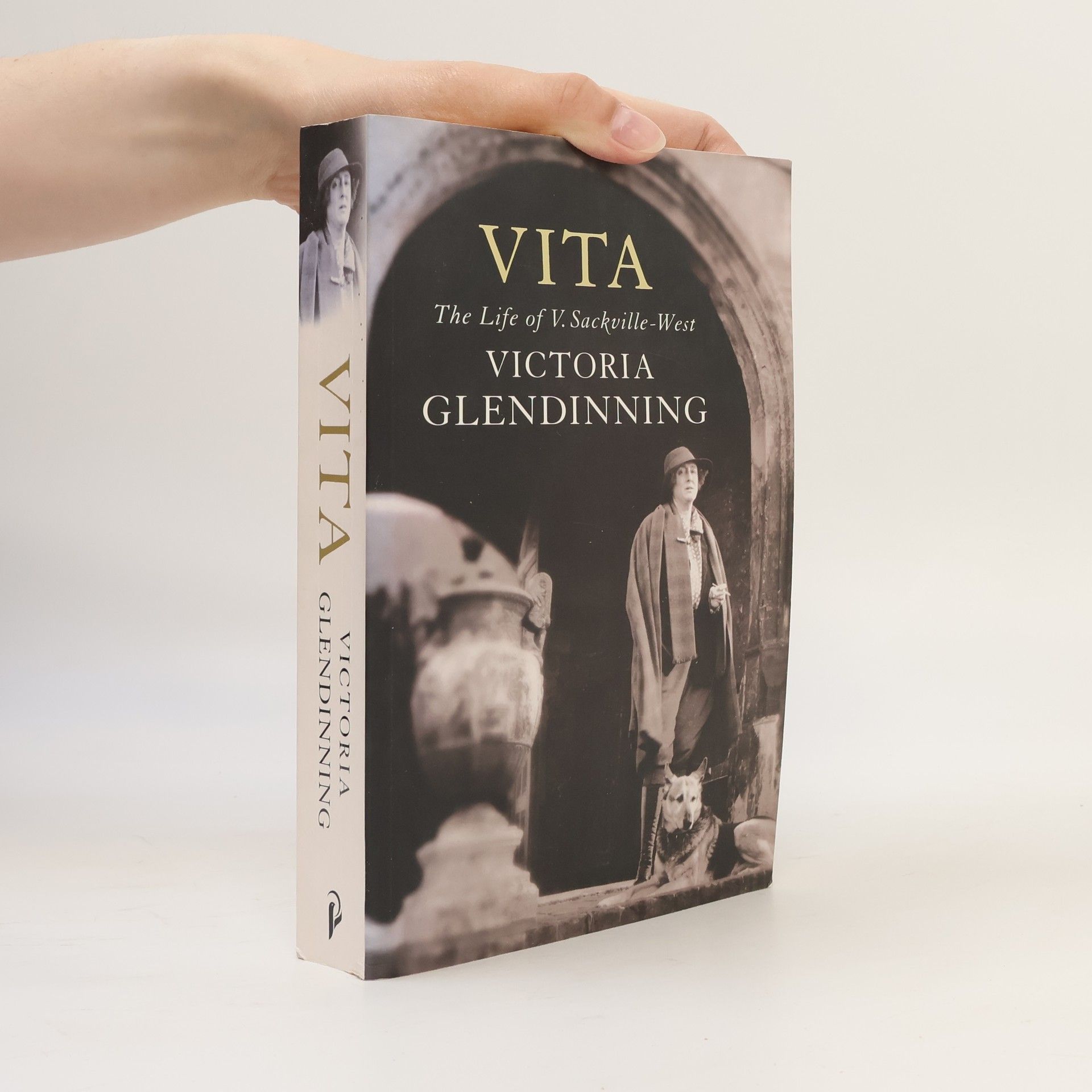 Victoria Glendinning Vita