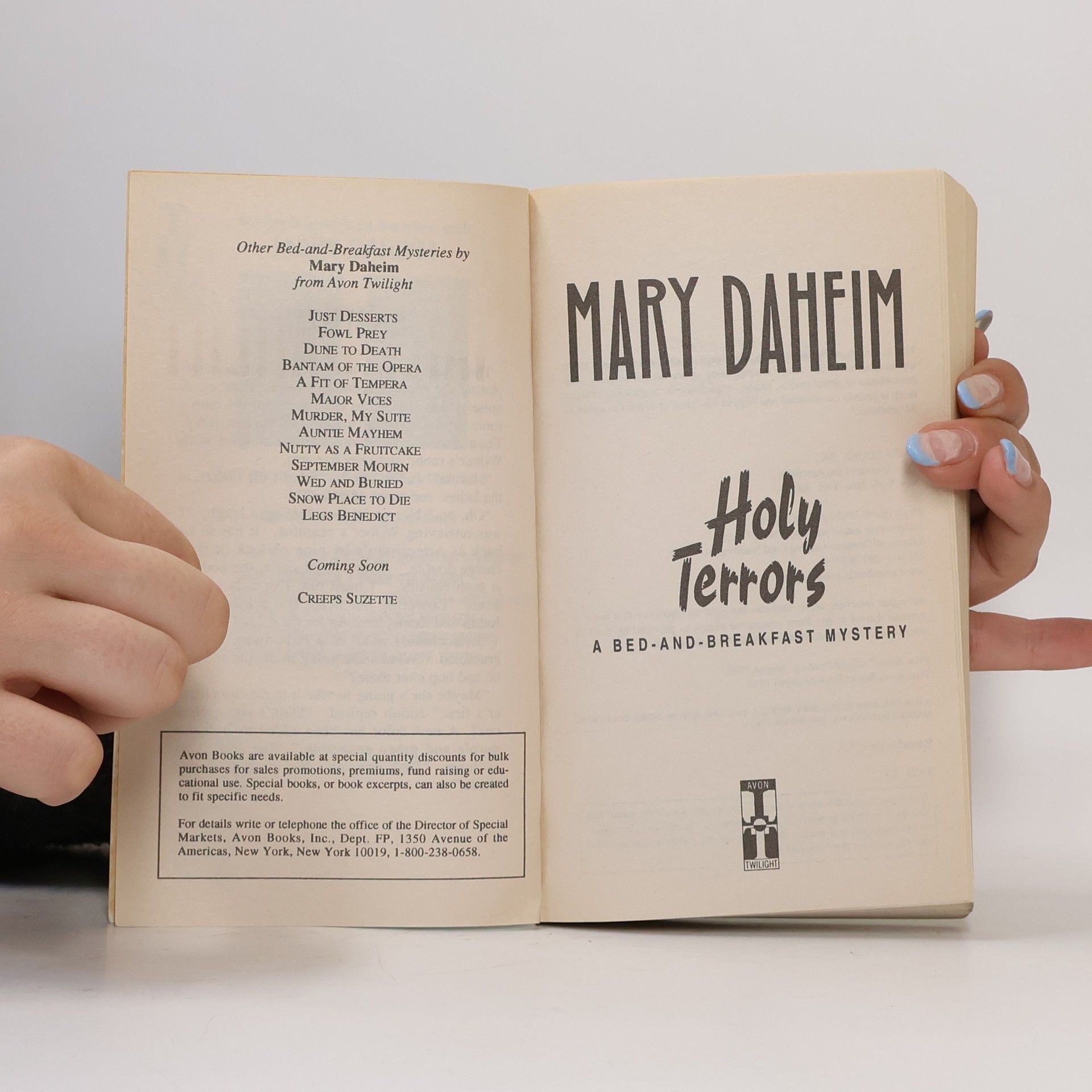 Mary Daheim Bed-and-Breakfast Mysteries: Holy Terrors