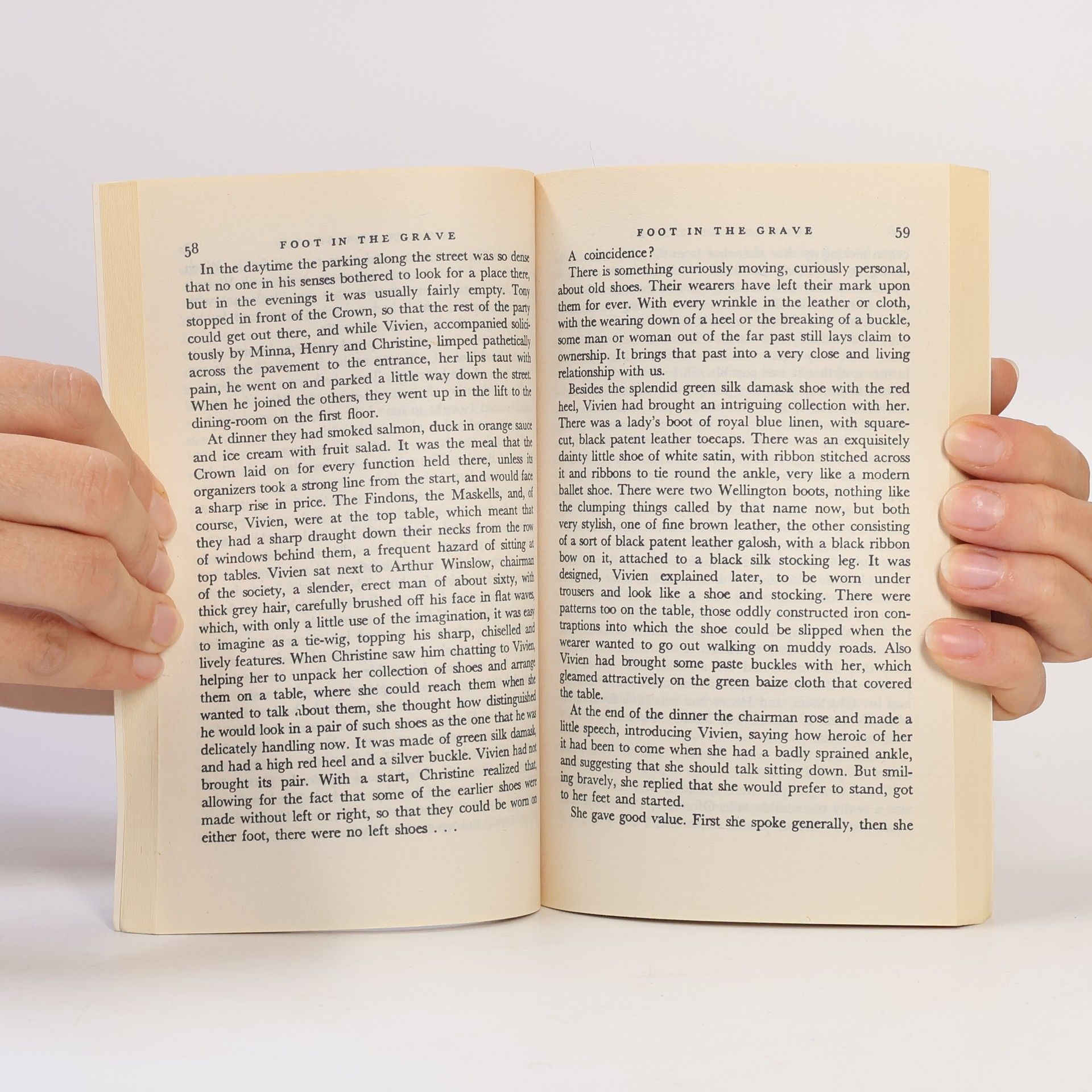 Elizabeth Ferrars Coronet Books: Foot in the Grave