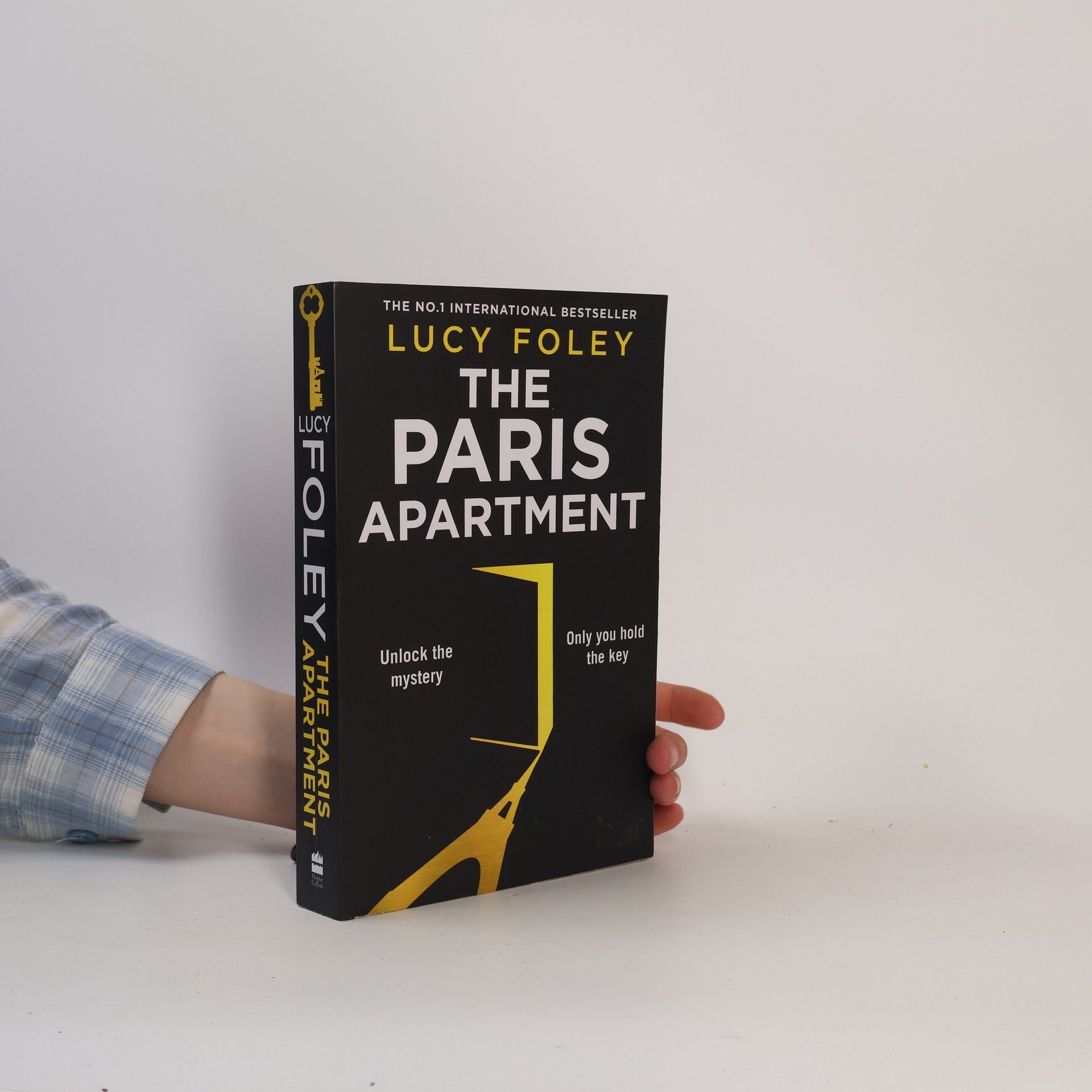 Lucy Foley The Paris apartment