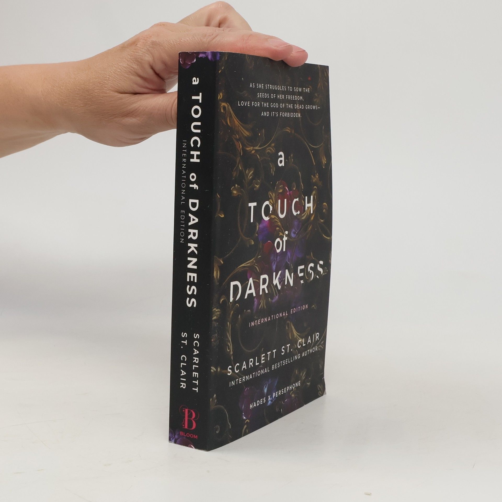 Scarlett St. Clair A Touch of Darkness