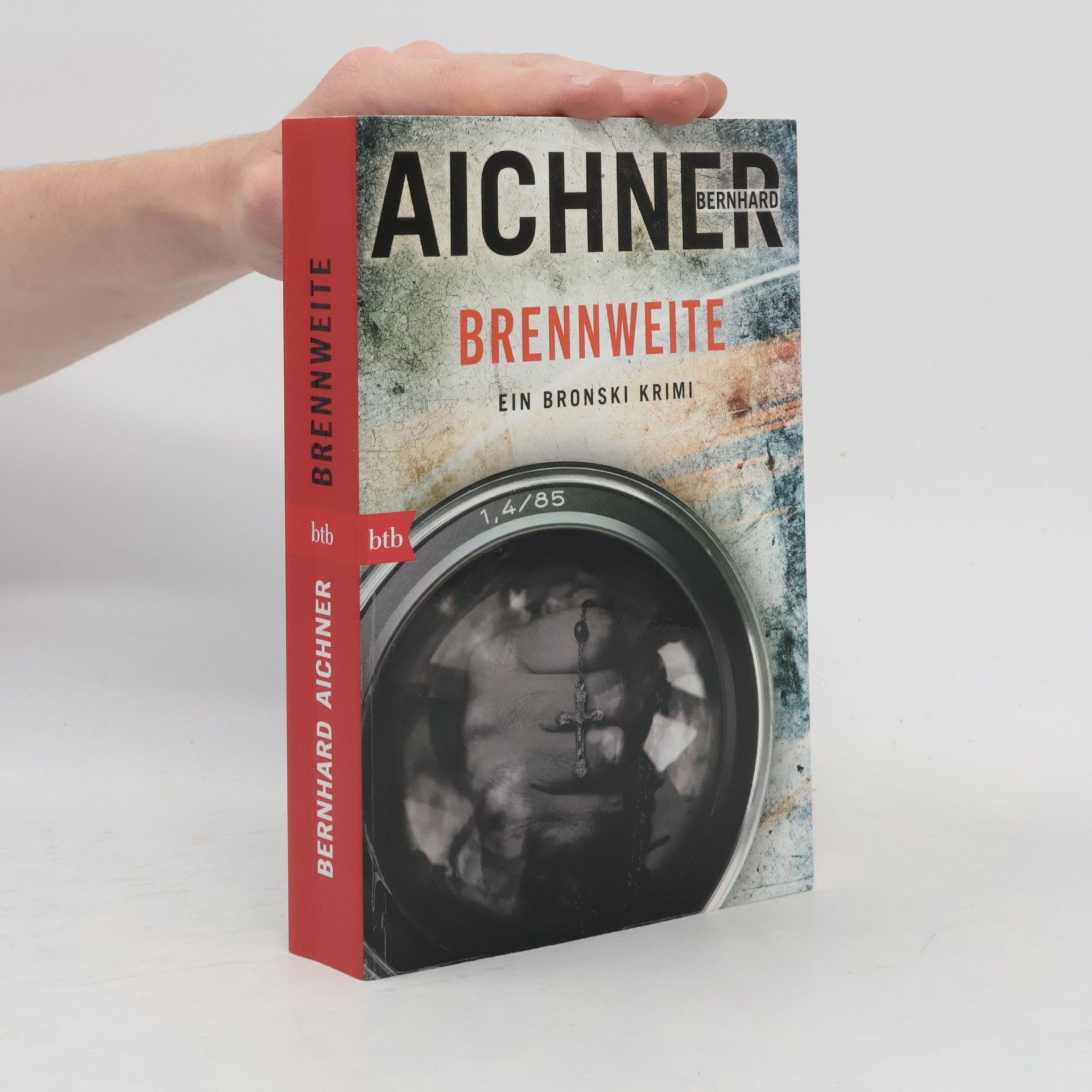 Bernhard Aichner Brennweite