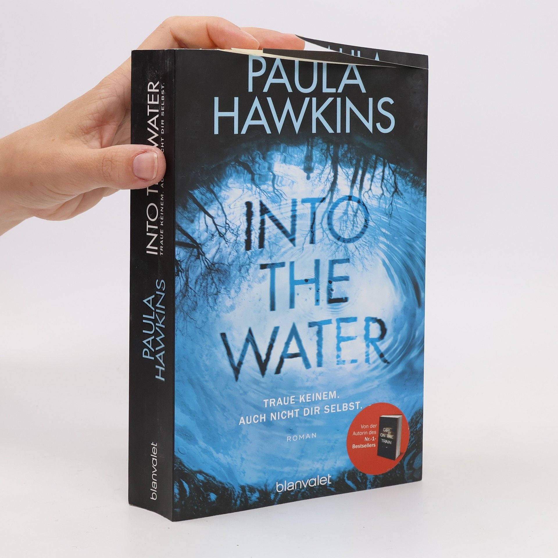 Paula Hawkins Into the Water
