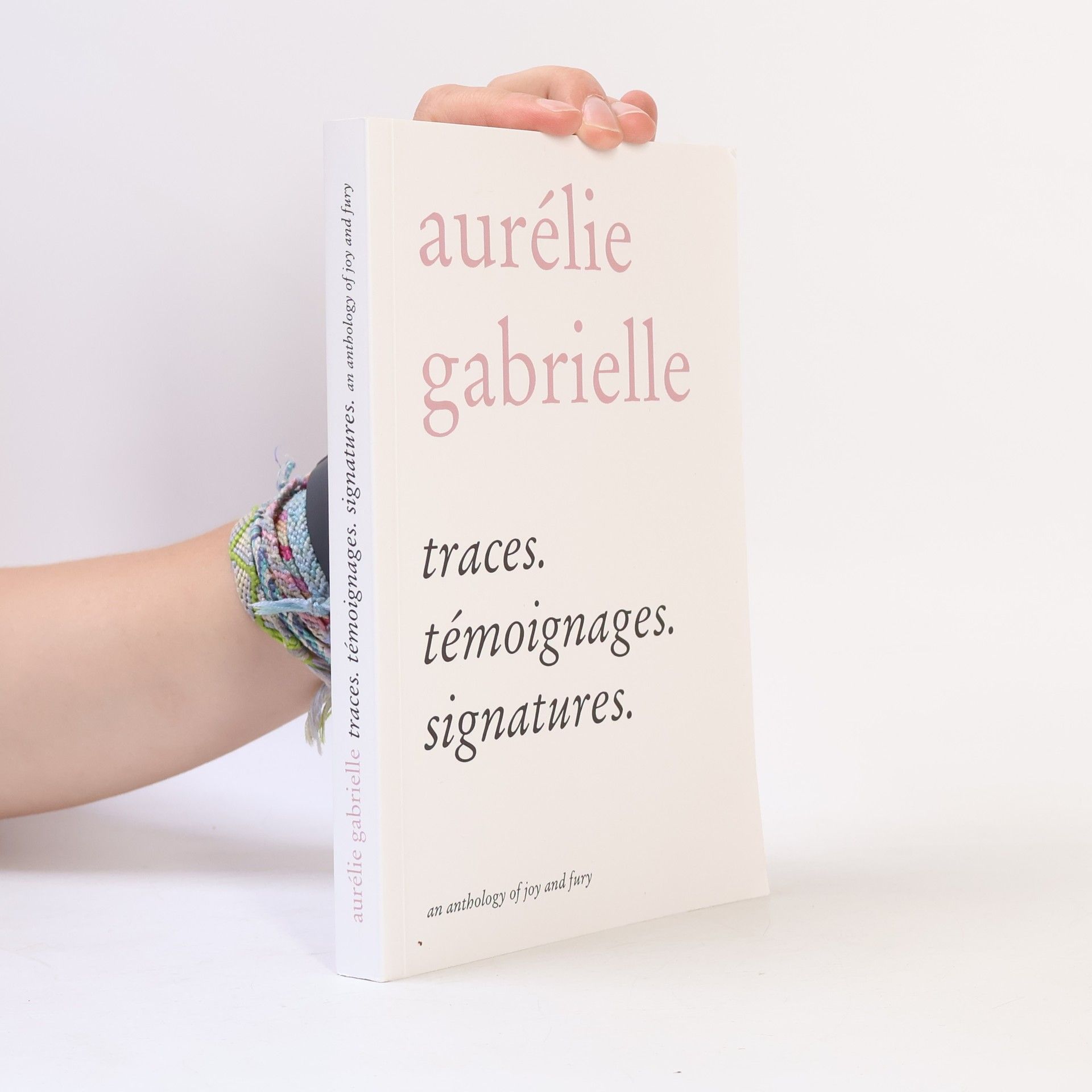 Aurélie Gabrielle Traces. témoignages. signatures.