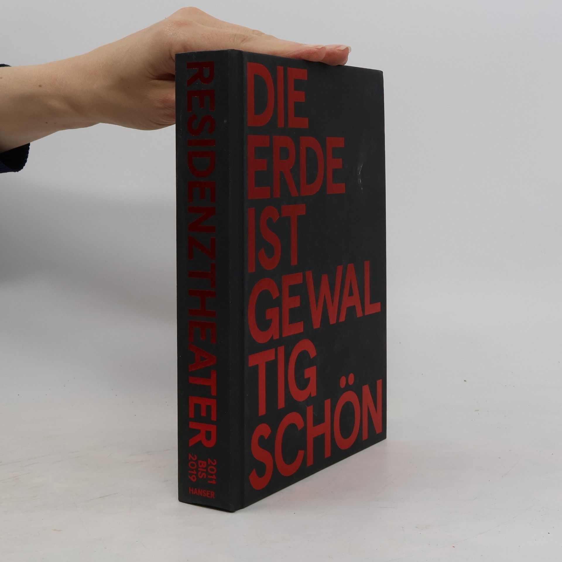 Georg Diez Die Erde ist gewaltig schön, doch sicher ist sie nicht