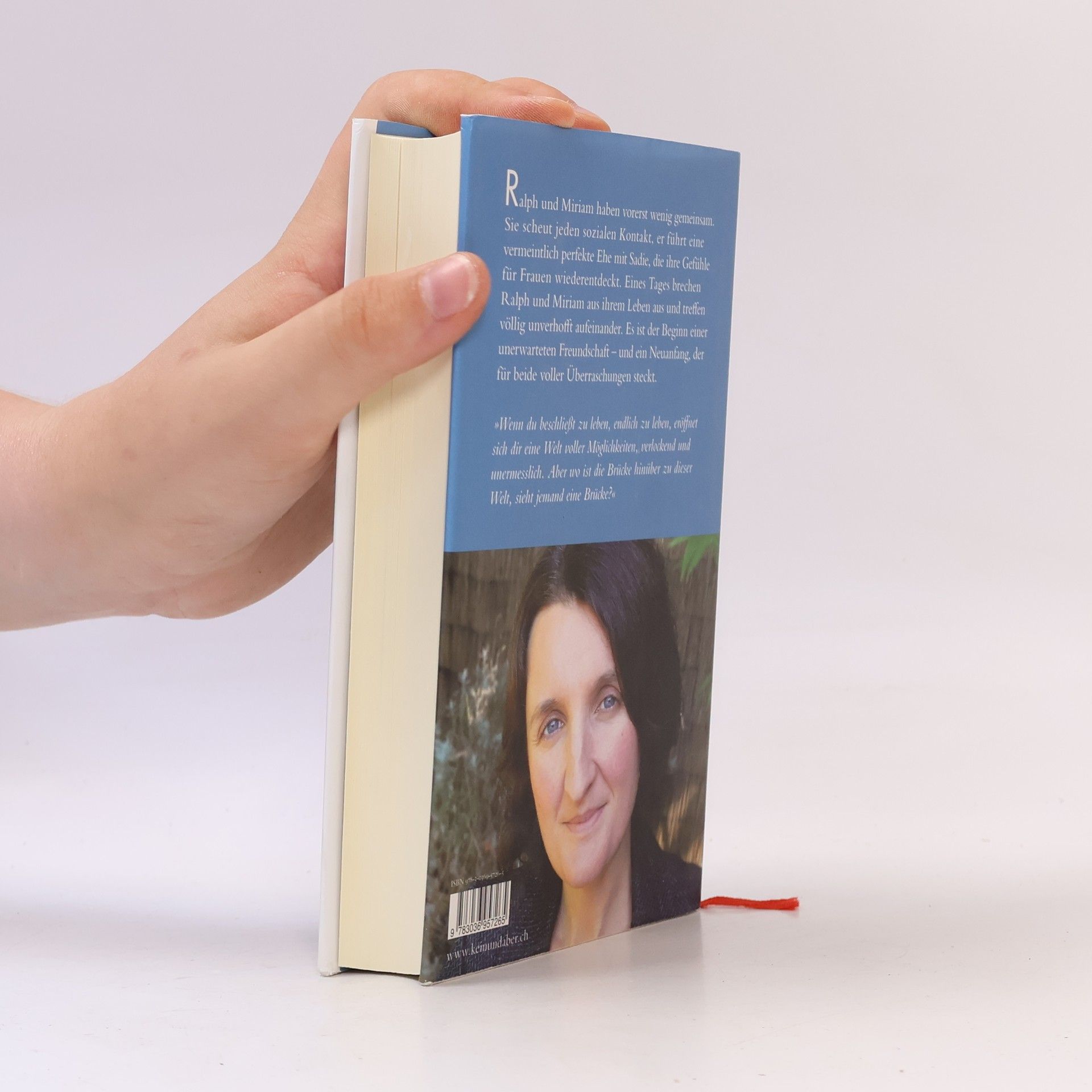 Rachel Elliott Flüstern mit Megafon