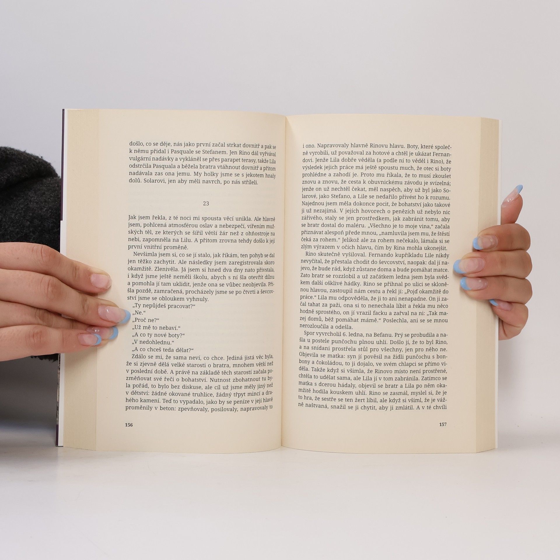 Elena Ferrante Geniální přítelkyně 1. Dětství a dospívání