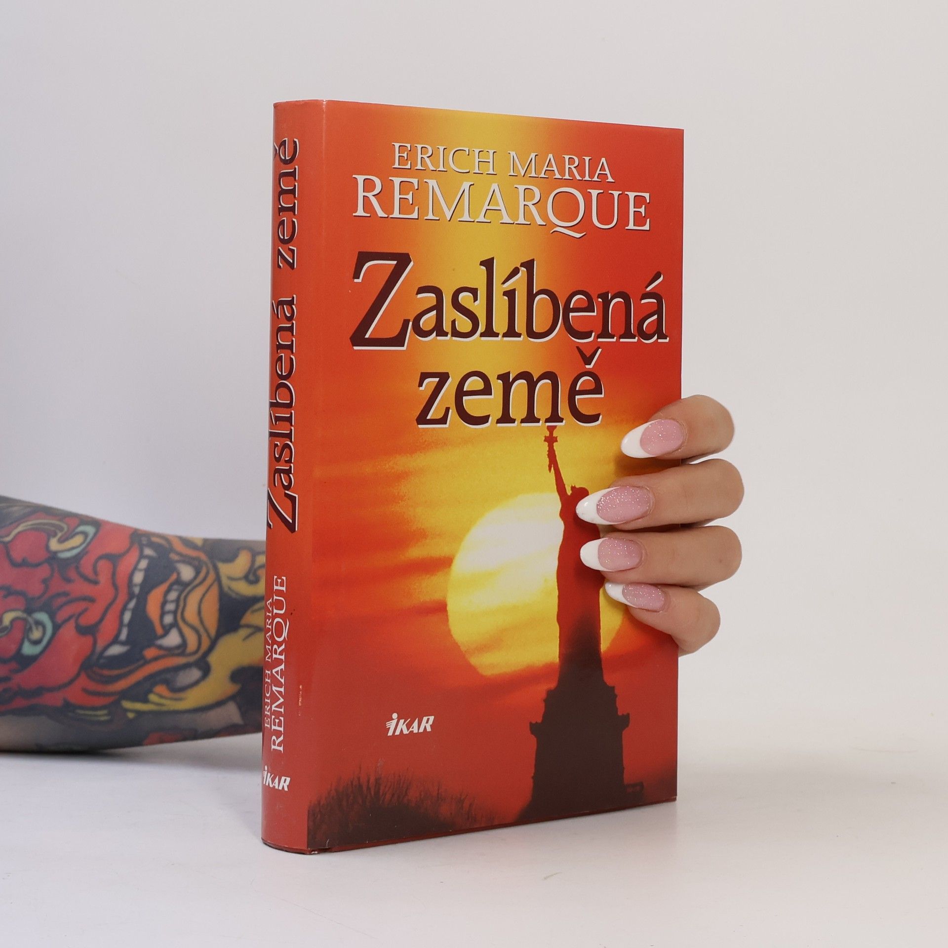 Erich Maria Remarque Zaslíbená země