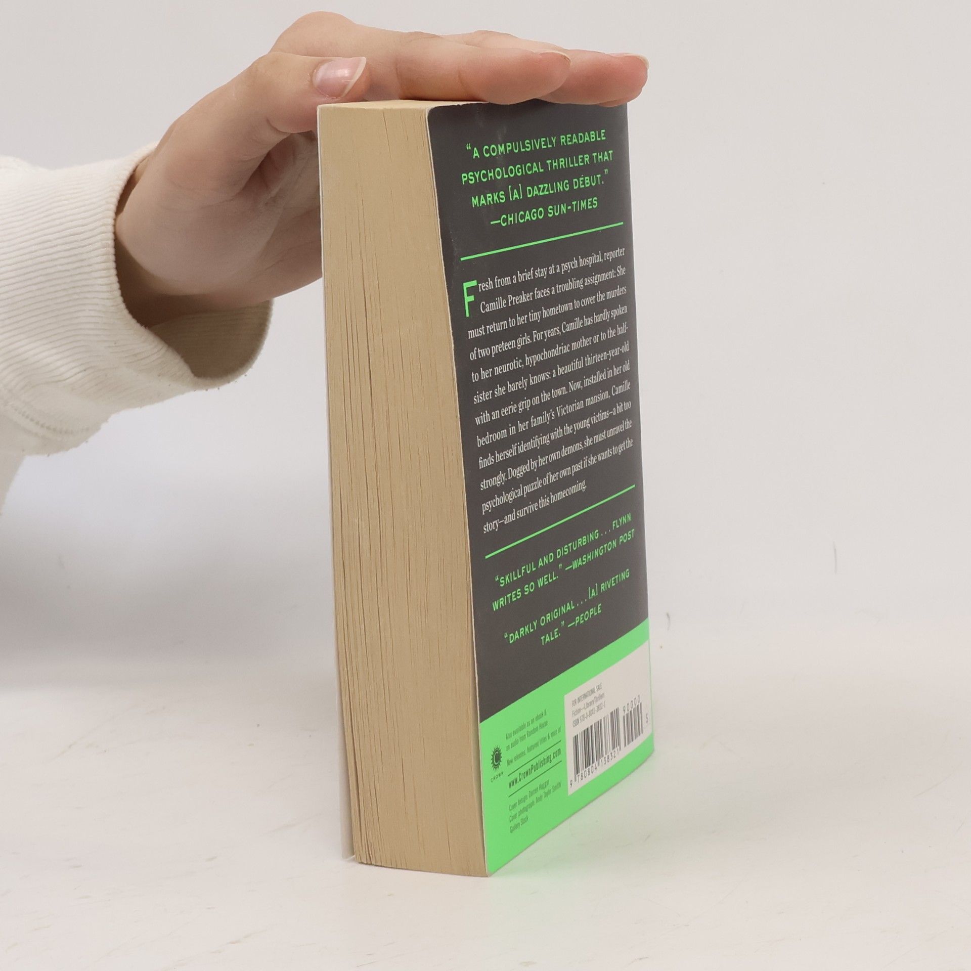 Gillian Flynn Sharp Objects