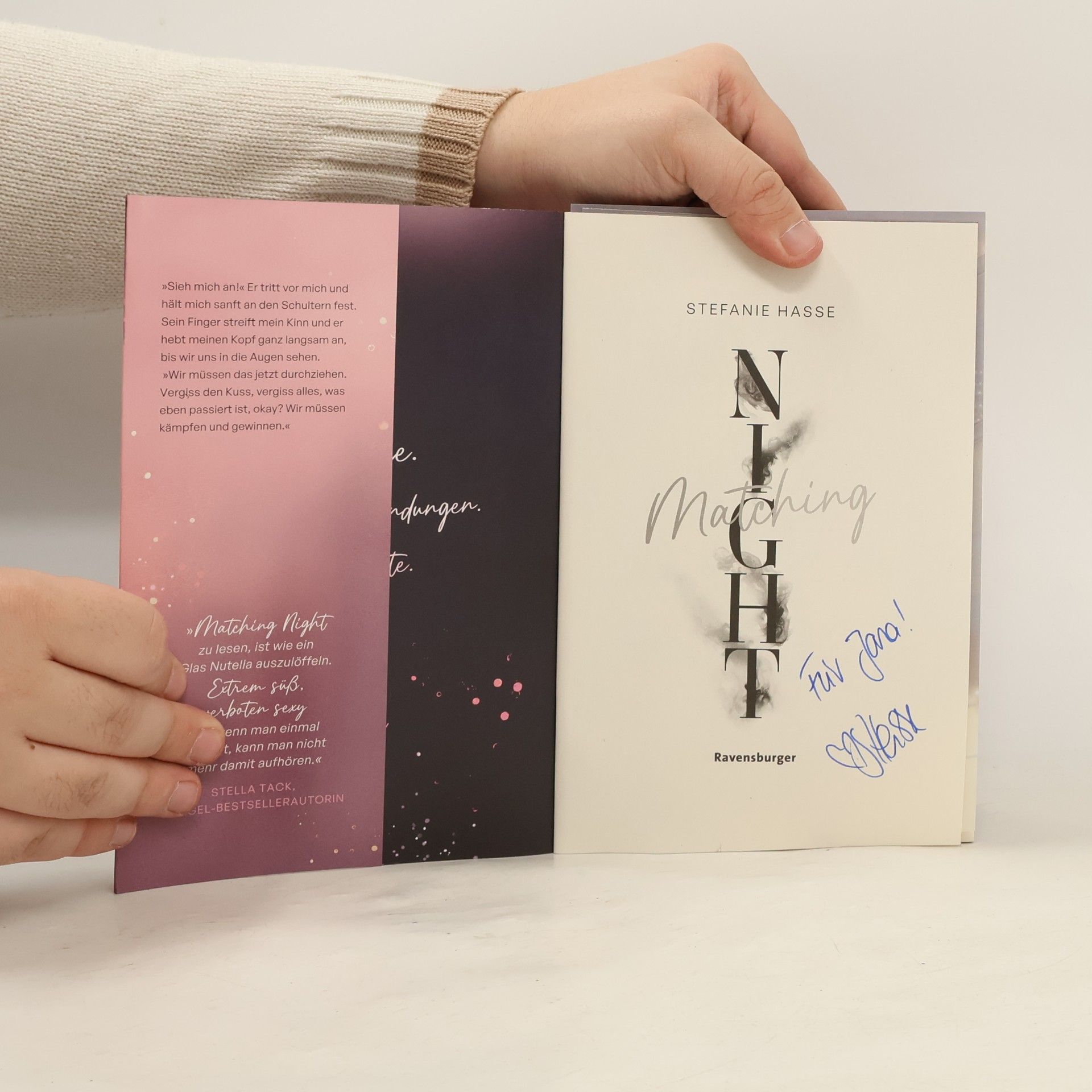 Stefanie Hasse Matching Night, Band 1 & 2: Küsst du den Feind? & Liebst du den Verräter? (Limitierte Ausgabe mit Farbschnitt Doppelband New Adult Romantic Suspense 1. Platz beim Lovelybooks Community Award)