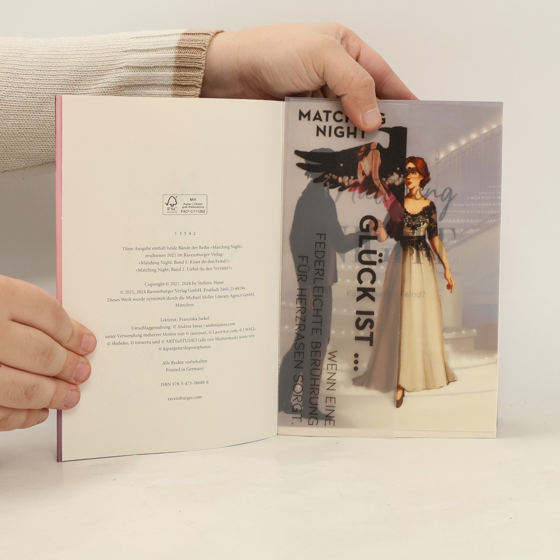 Stefanie Hasse Matching Night, Band 1 & 2: Küsst du den Feind? & Liebst du den Verräter? (Limitierte Ausgabe mit Farbschnitt Doppelband New Adult Romantic Suspense 1. Platz beim Lovelybooks Community Award)