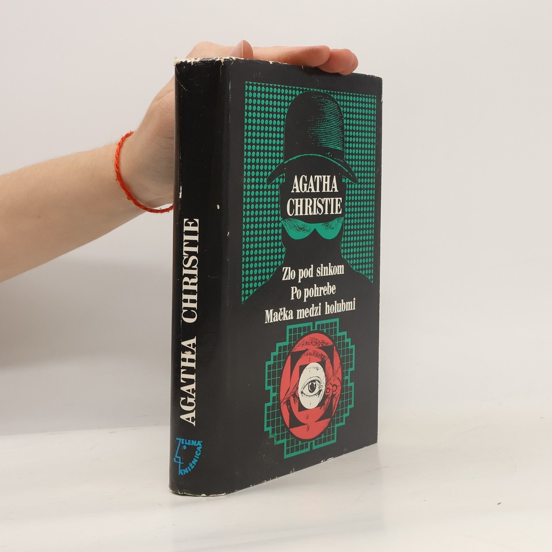 Agatha Christie Zlo pod slnkom. Po pohrebe. Mačka medzi holubmi
