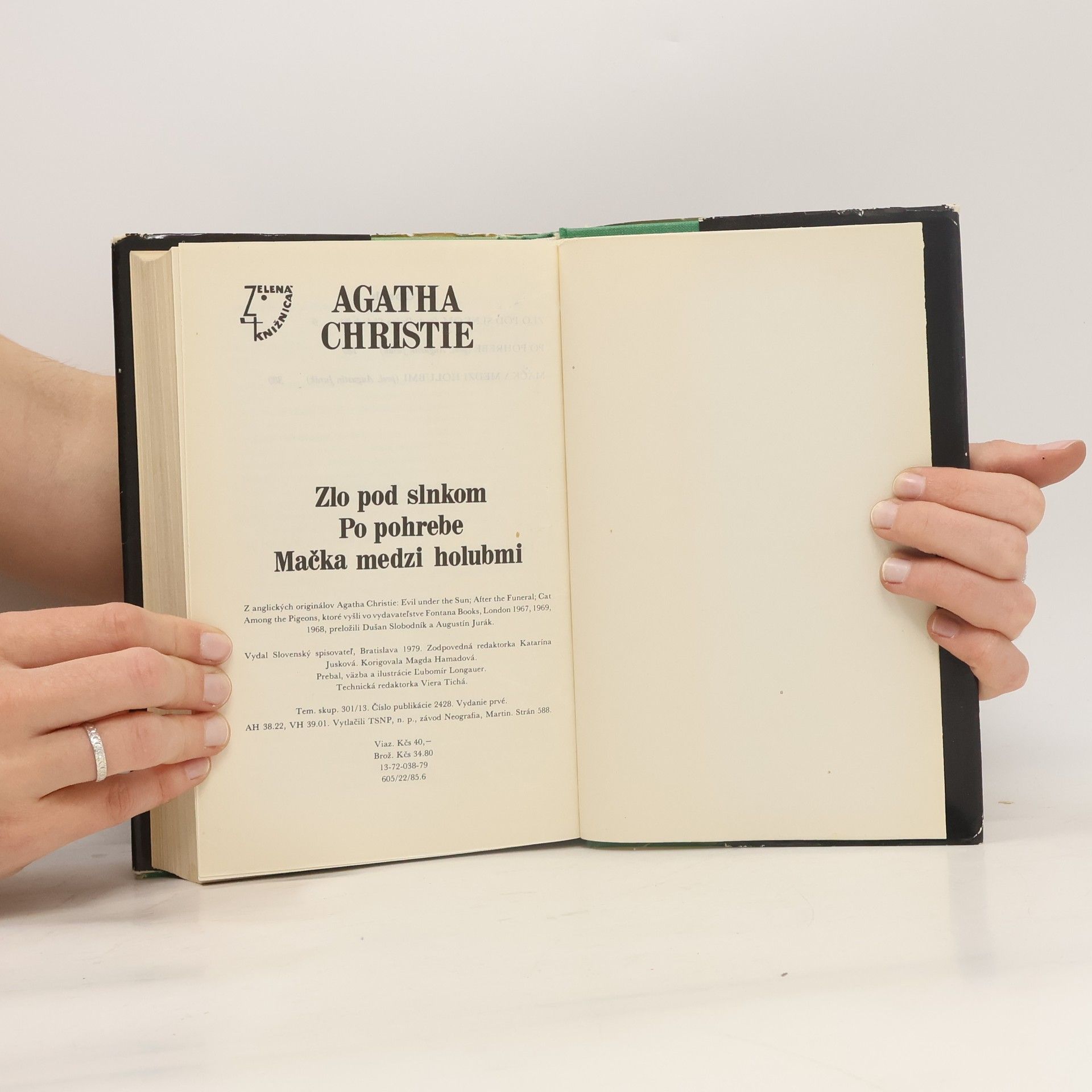 Agatha Christie Zlo pod slnkom. Po pohrebe. Mačka medzi holubmi
