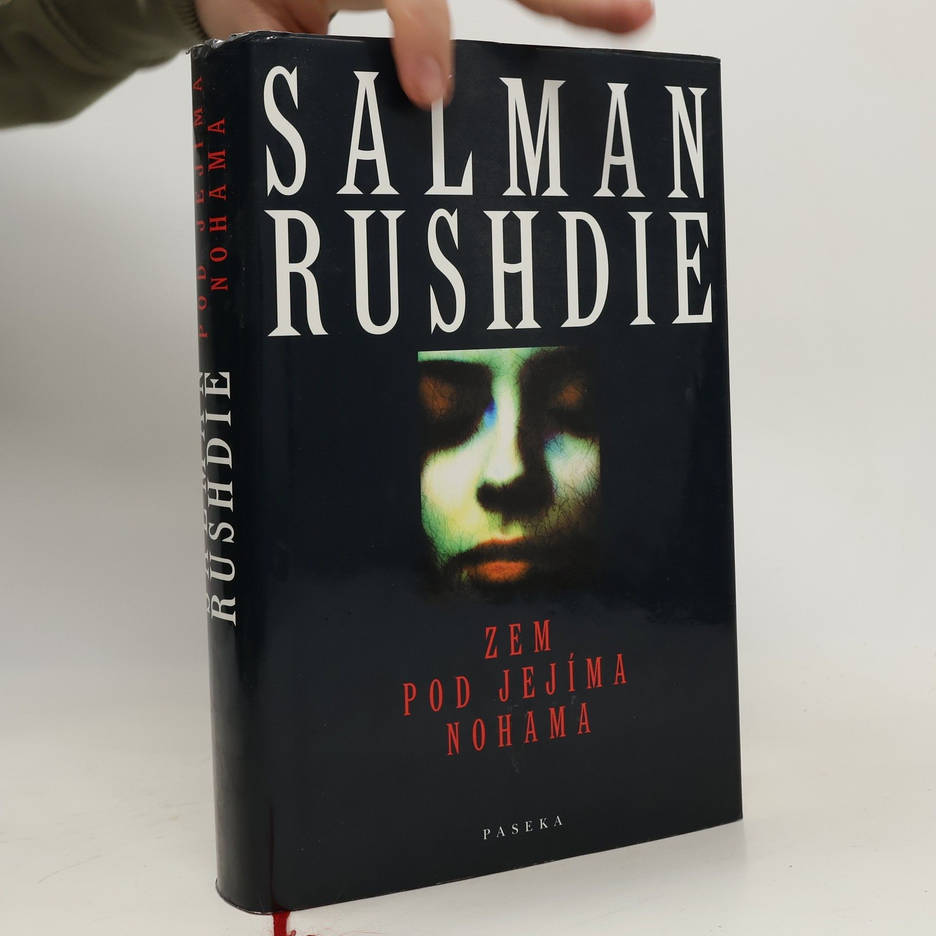 Salman Rushdie Zem pod jejíma nohama