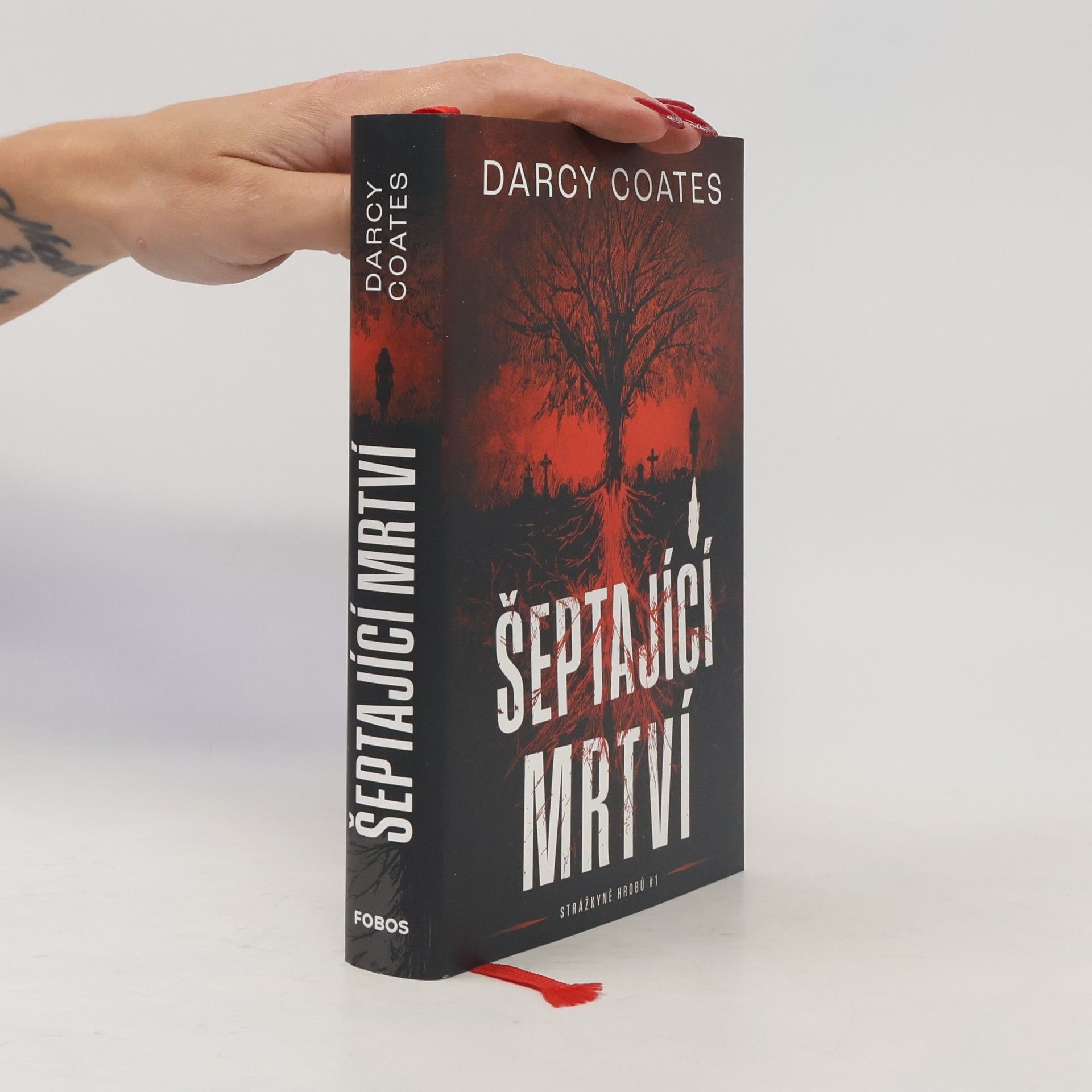 Darcy Coates Šeptající mrtví