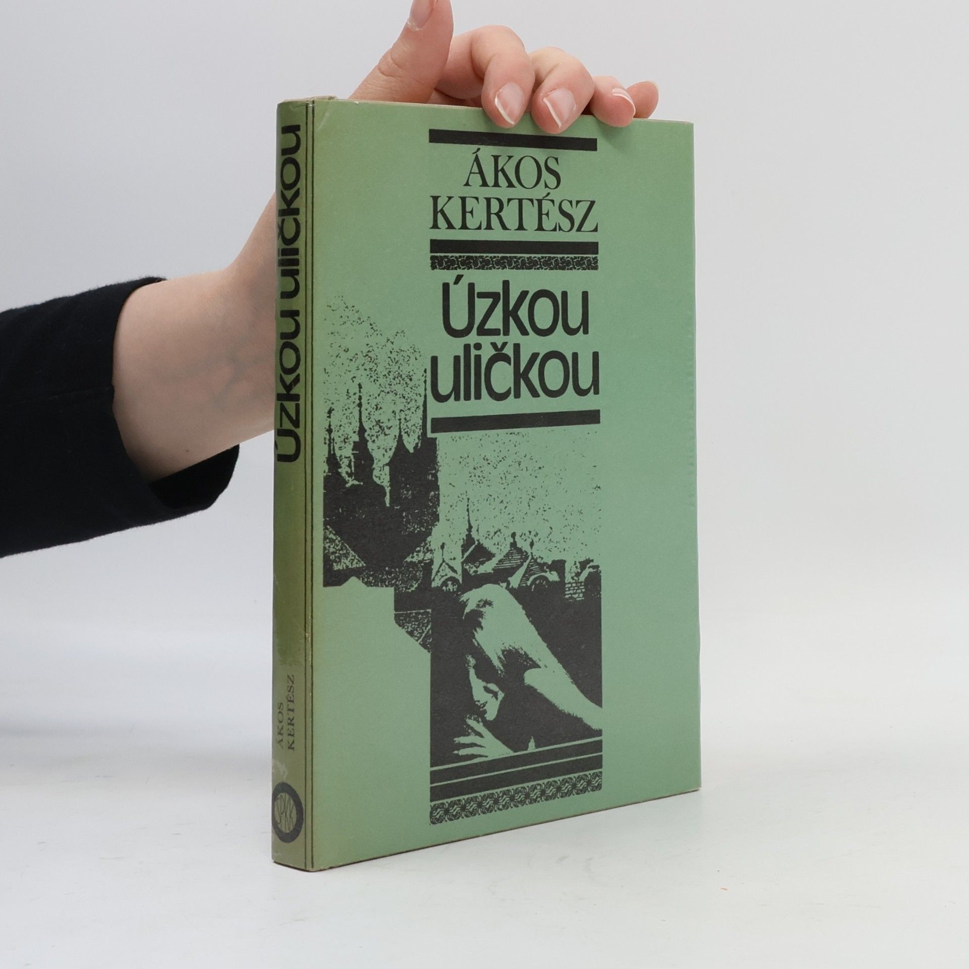 Ákos Kertész Úzkou uličkou