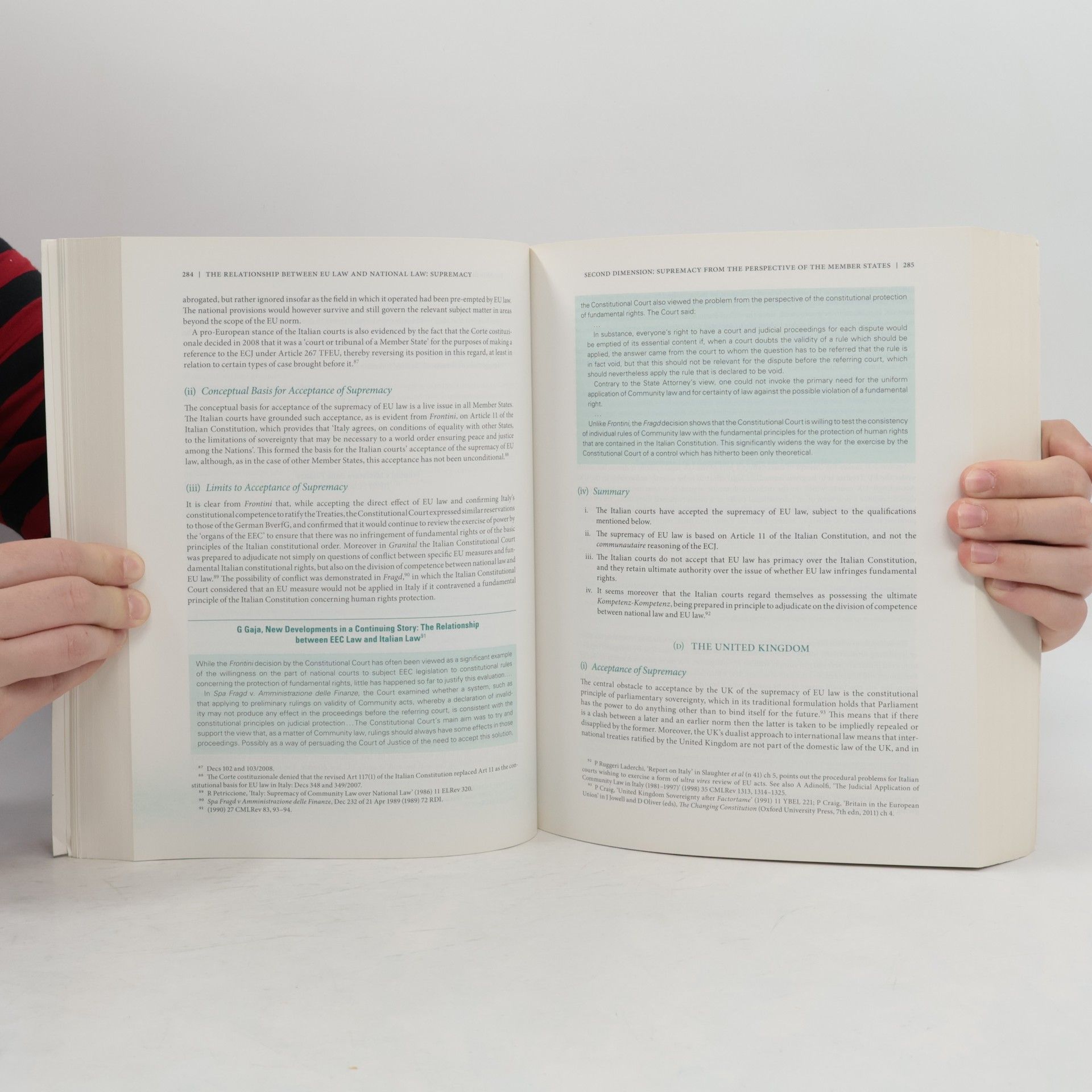 Gráinne De Búrca EU law : text, cases, and materials