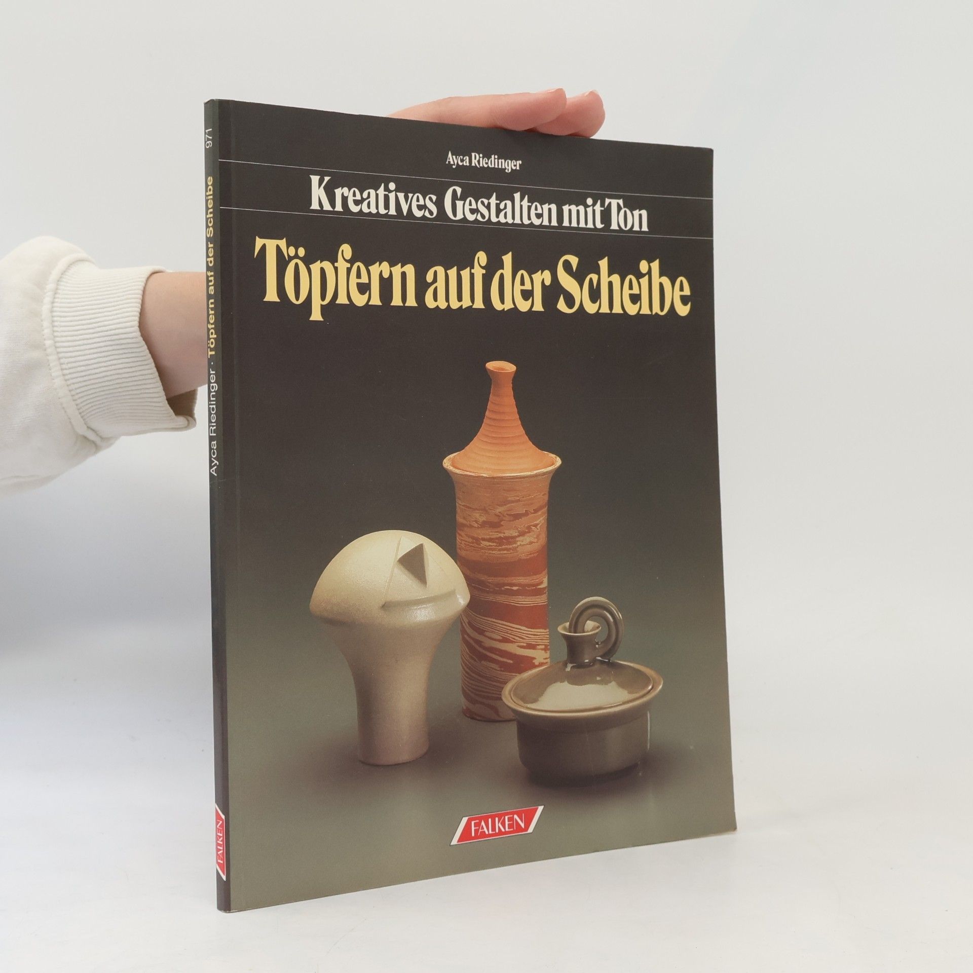 Ayca Riedinger Töpfern auf der Scheibe