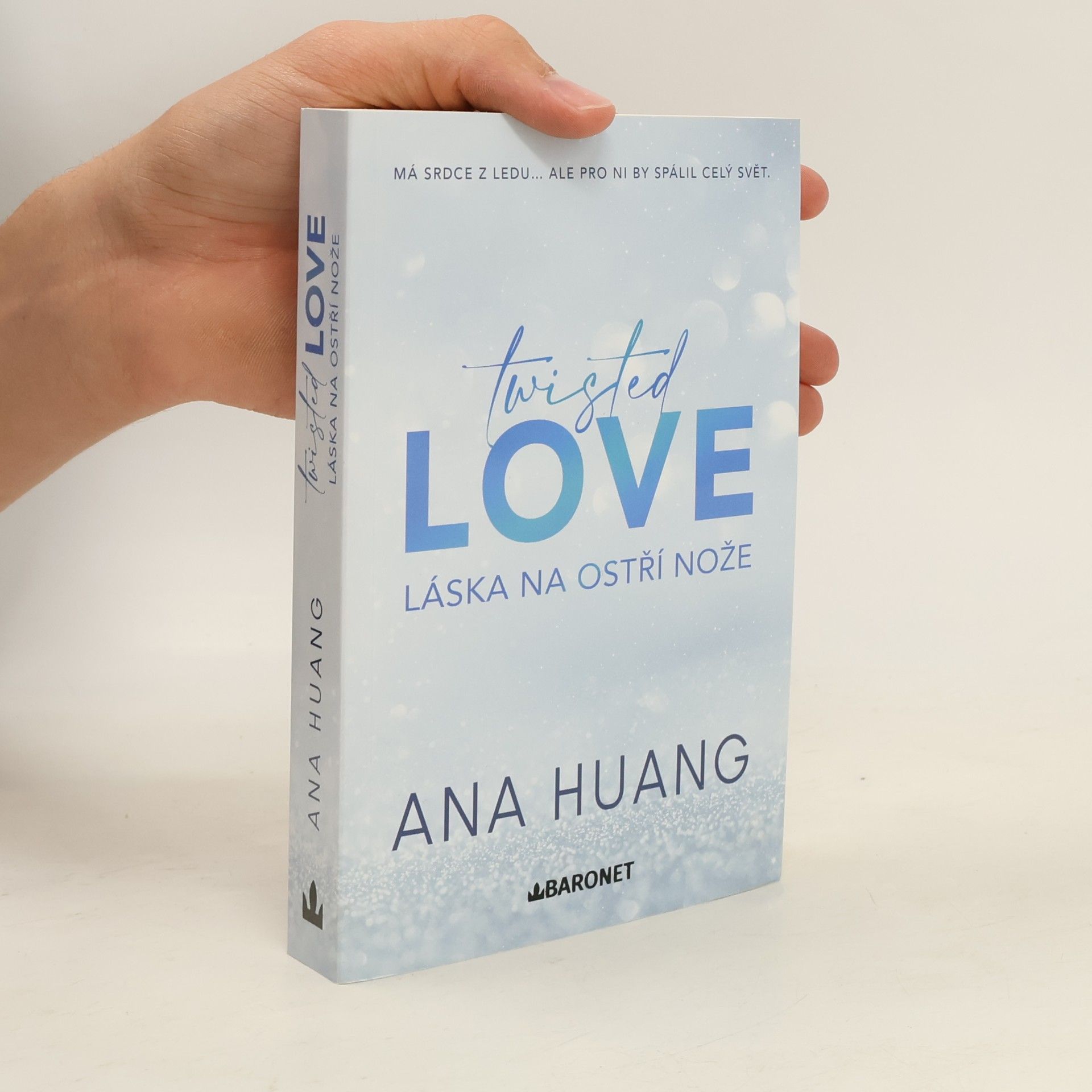 Ana Huang Twisted Love. Láska na ostří nože
