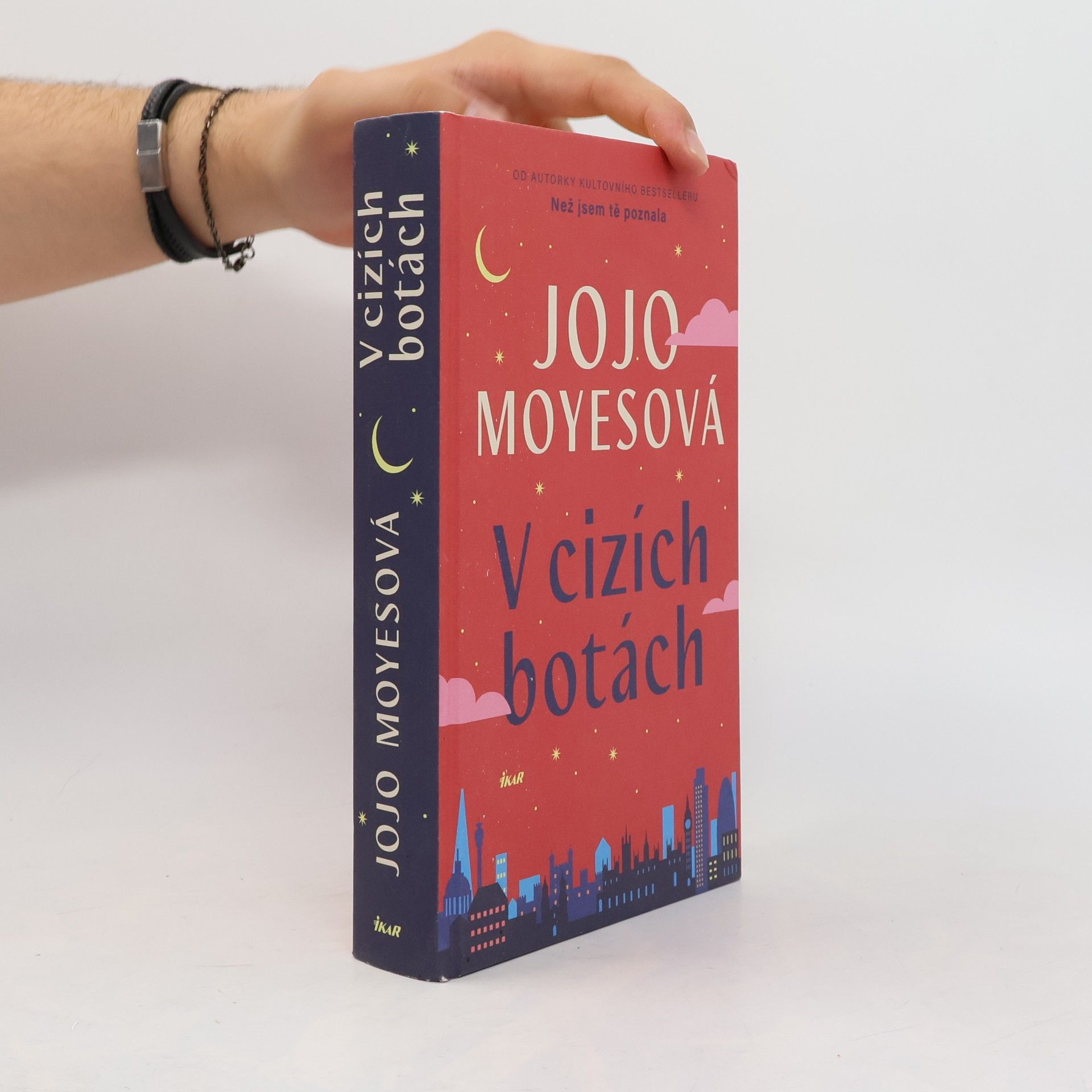 Jojo Moyes V cizích botách