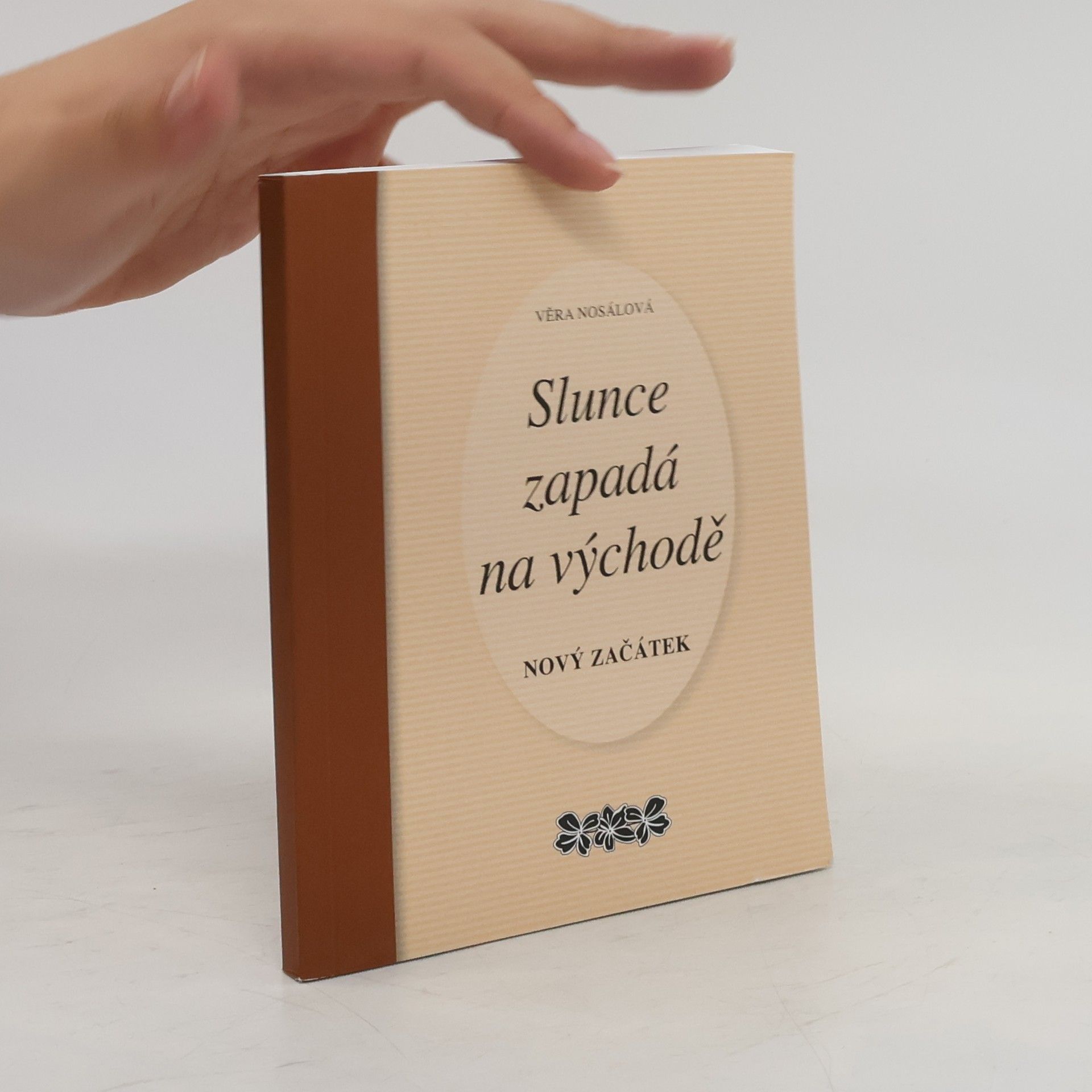 Věra Nosálová Slunce zapadá na východě