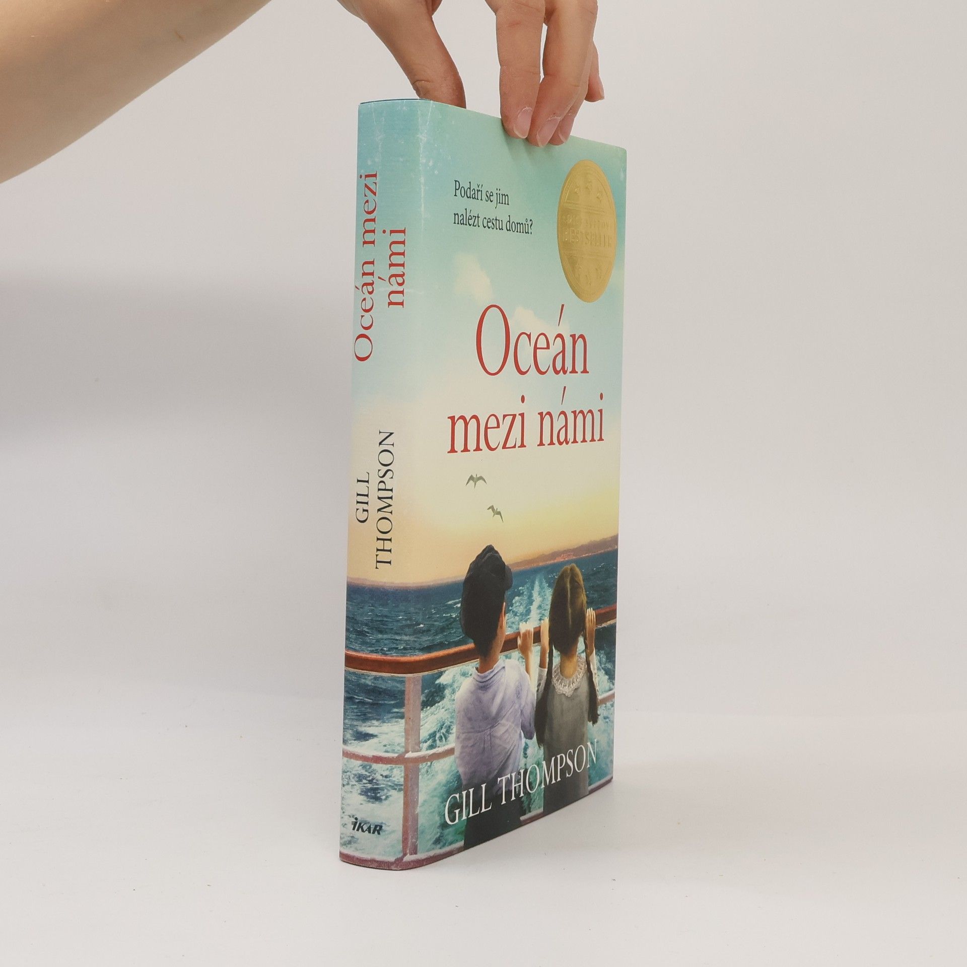 Gill Thompson Oceán mezi námi