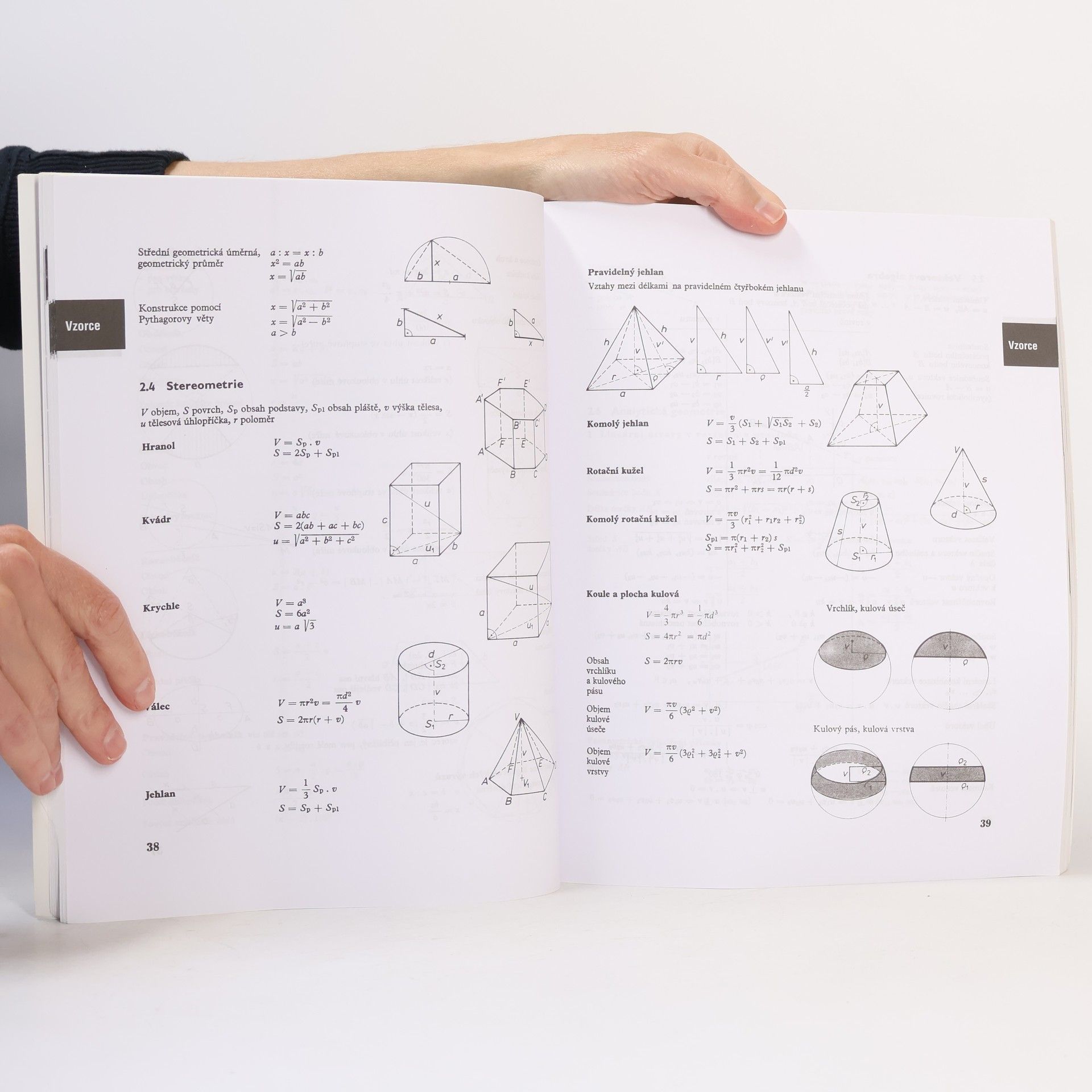 Various authors Matematické, fyzikální a chemické tabulky pro střední školy