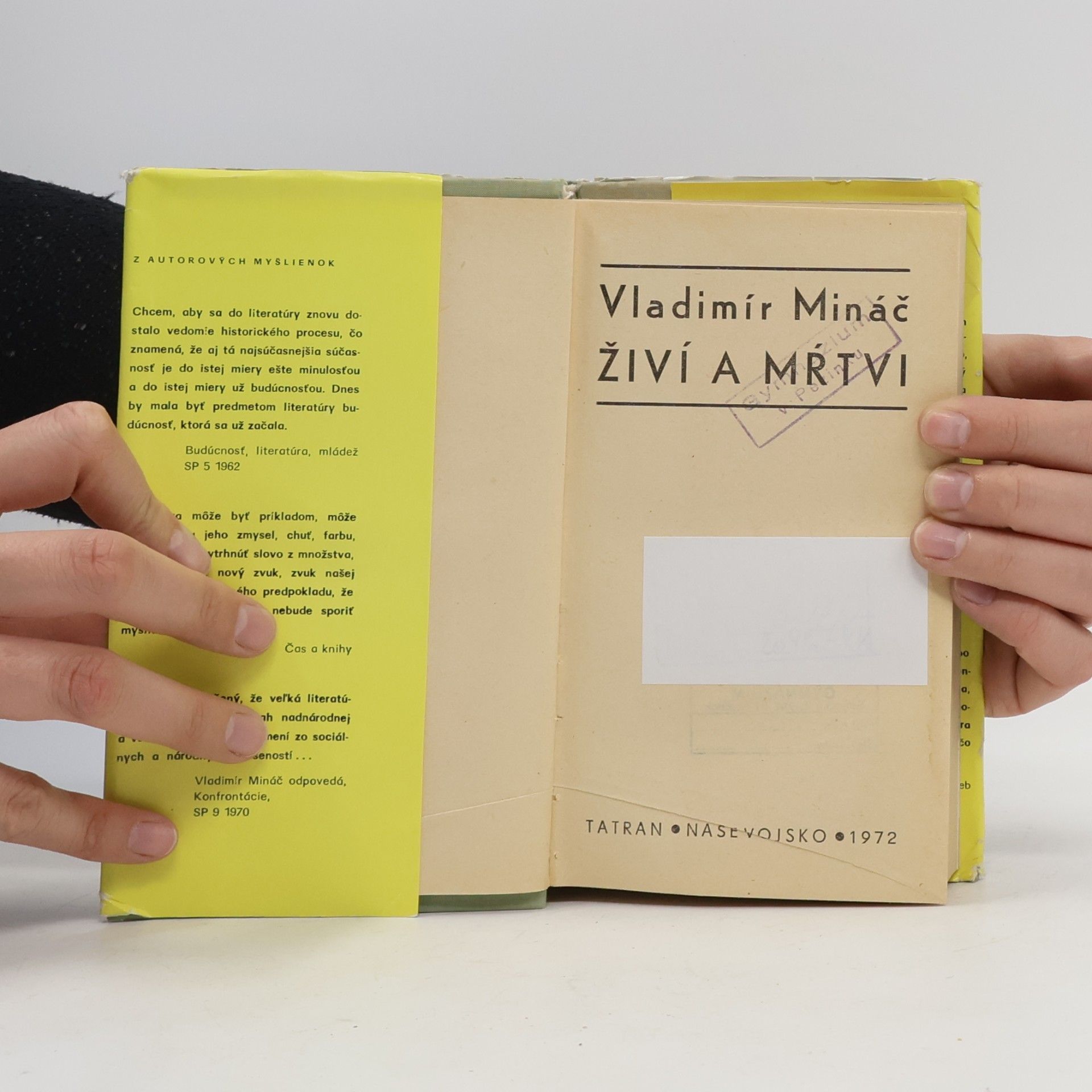 Vladimír Mináč Živí a mŕtvi