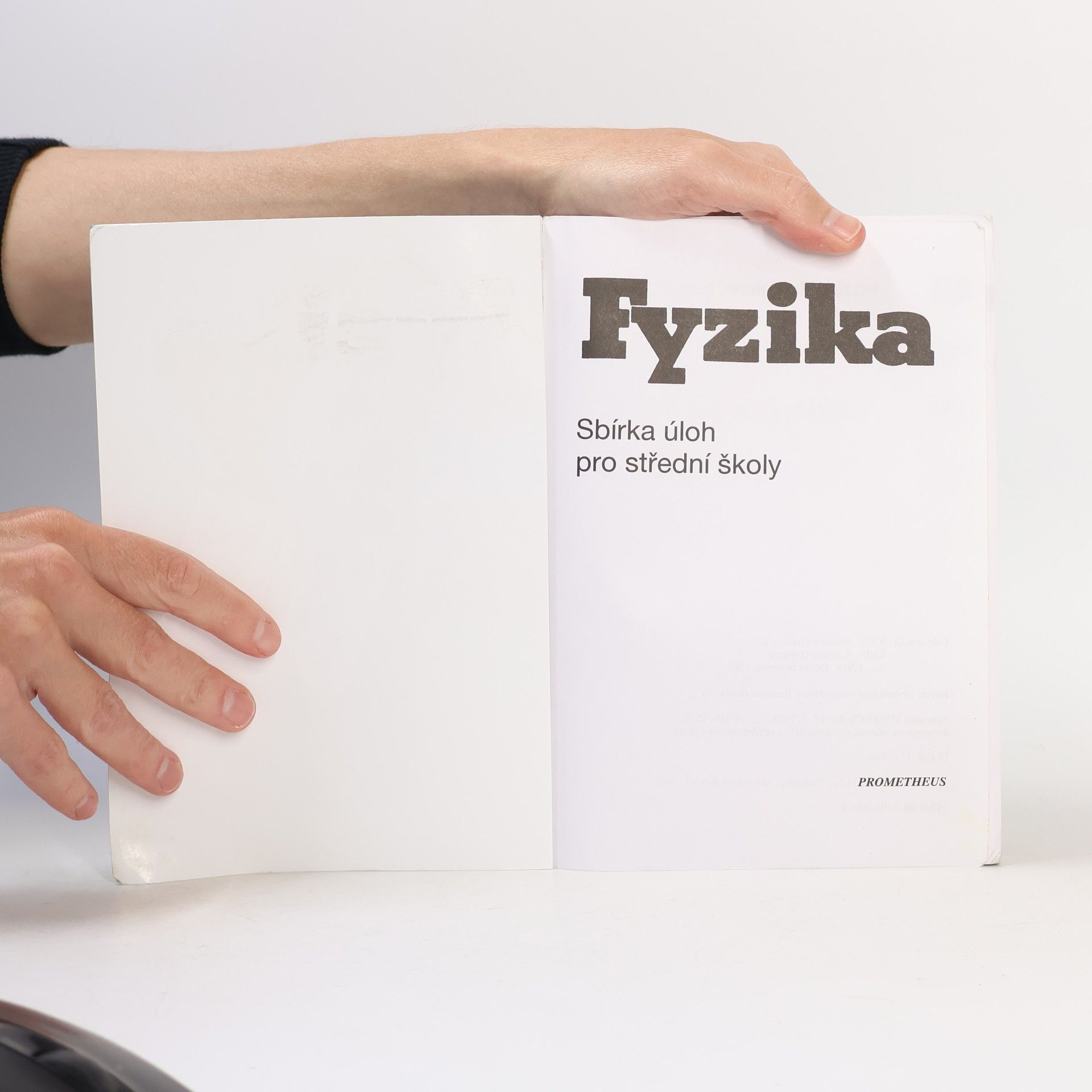 Oldřich Lepil Fyzika : sbírka úloh pro střední školy