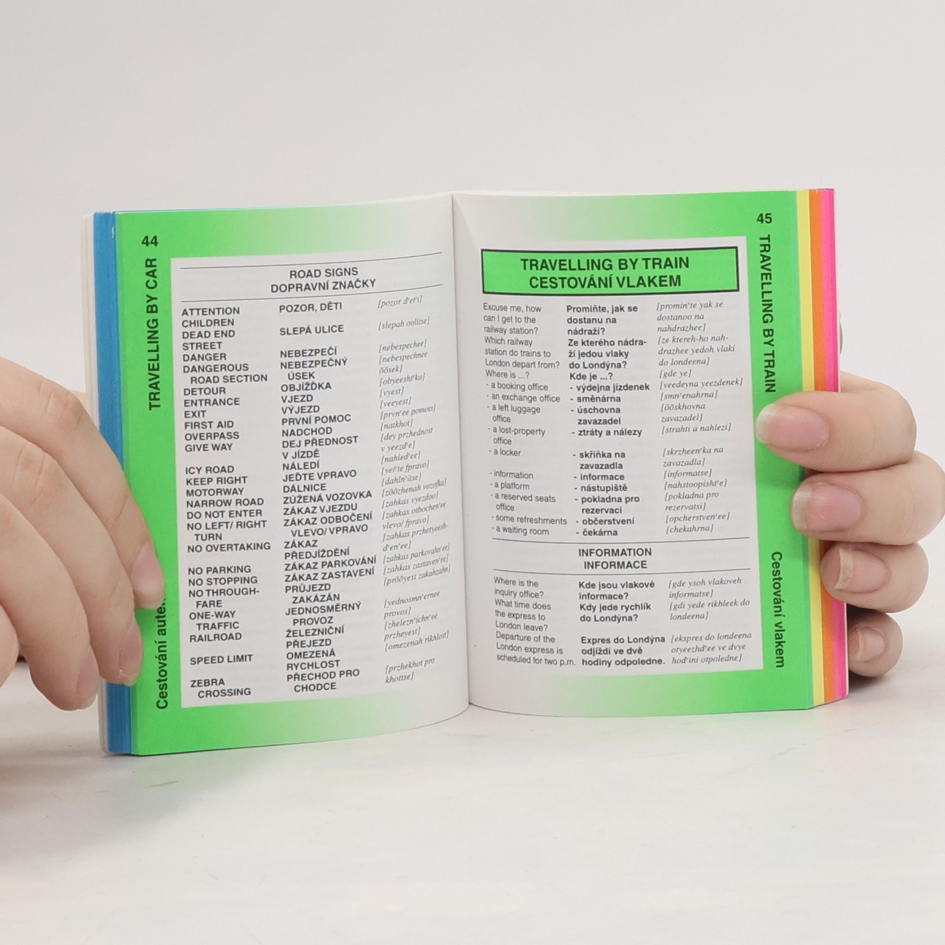 Martina Sobotíková Czech - English: Phrase book = anglicko-česká konverzace
