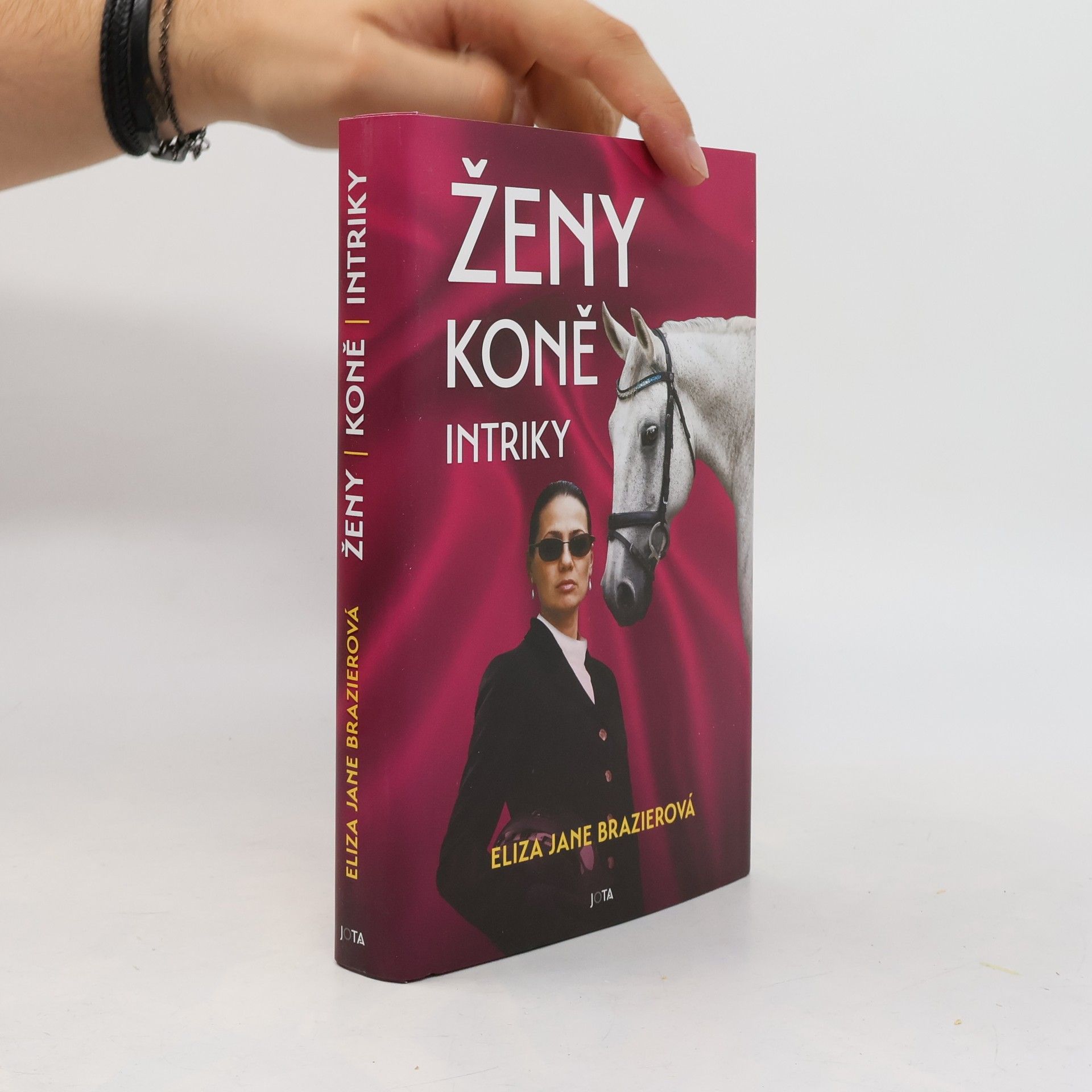 Helena Hartlová Ženy, koně, intriky