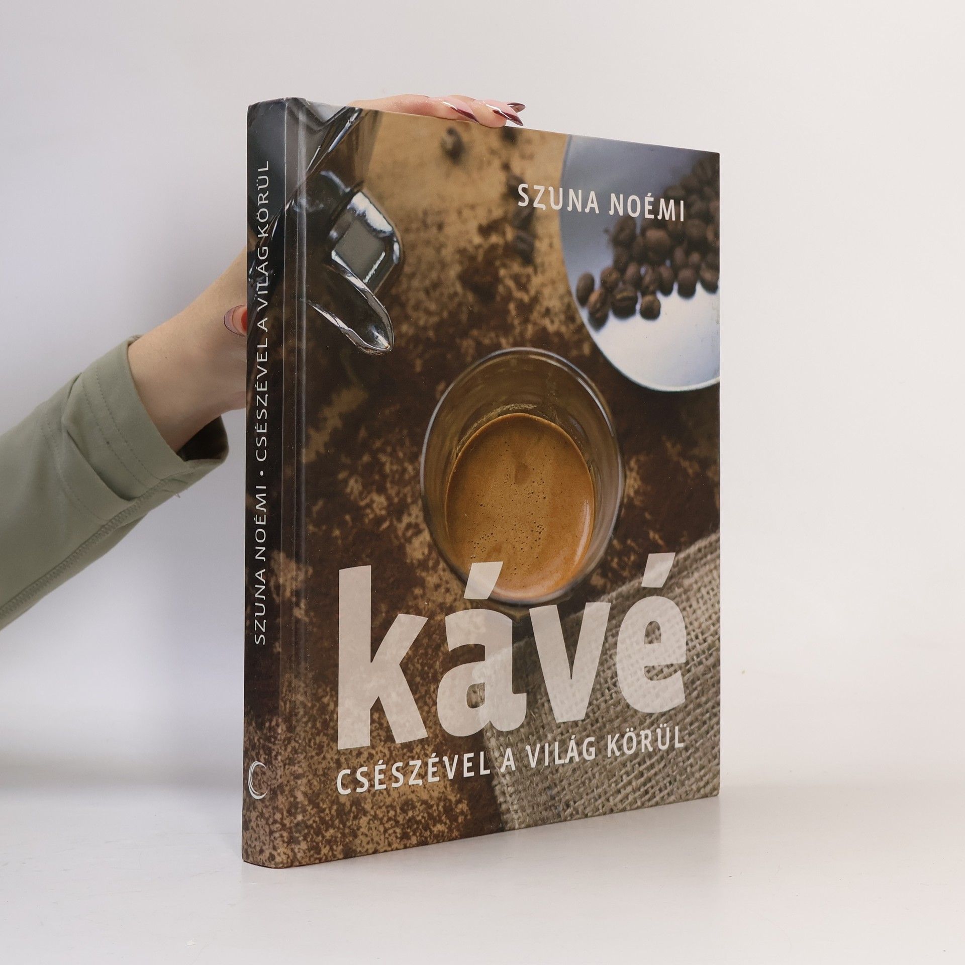 Szuna Noémi Kávé - Csészével a világ körül