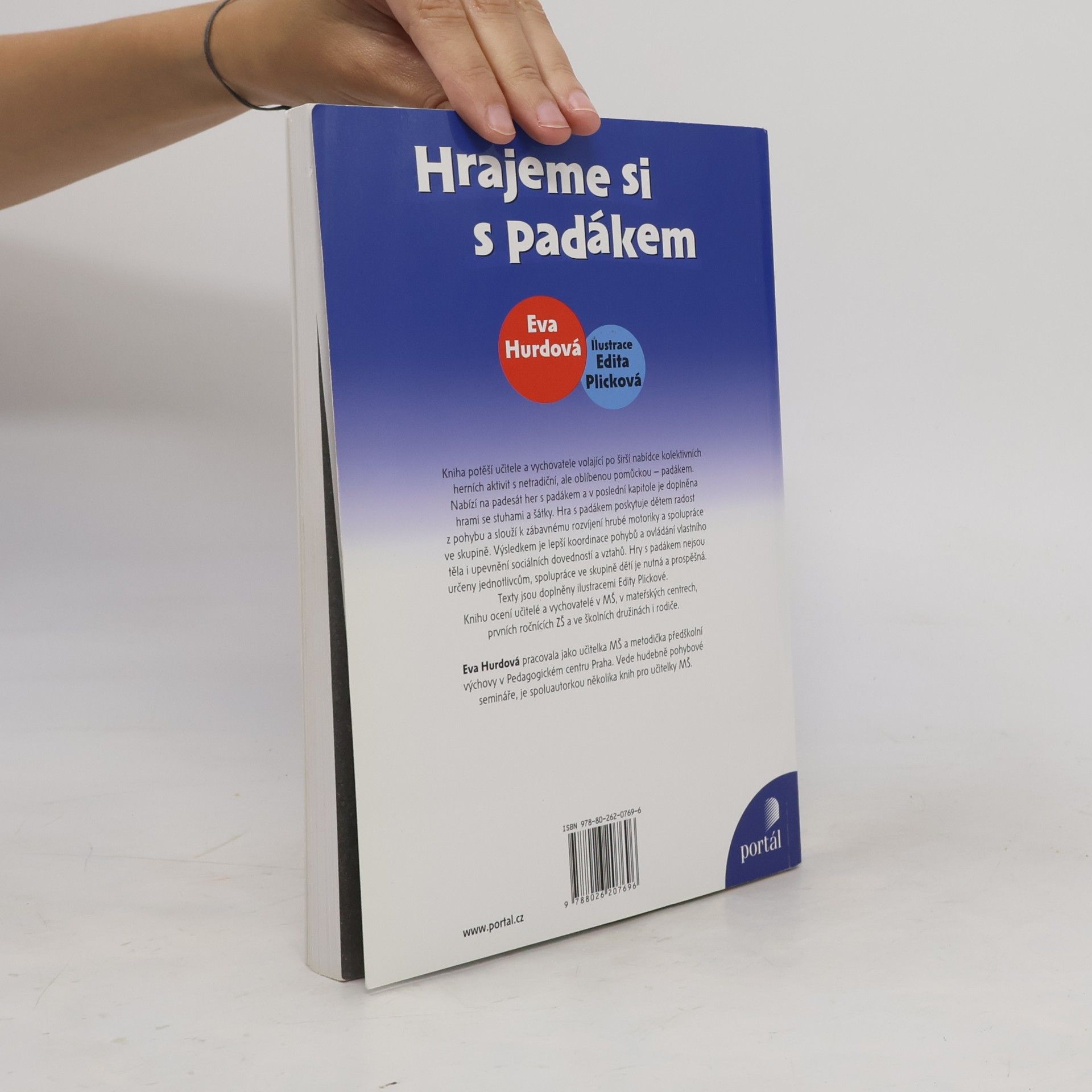 Eva Hurdová Hrajeme si s padákem. Hry s padákem, stuhami a šátky