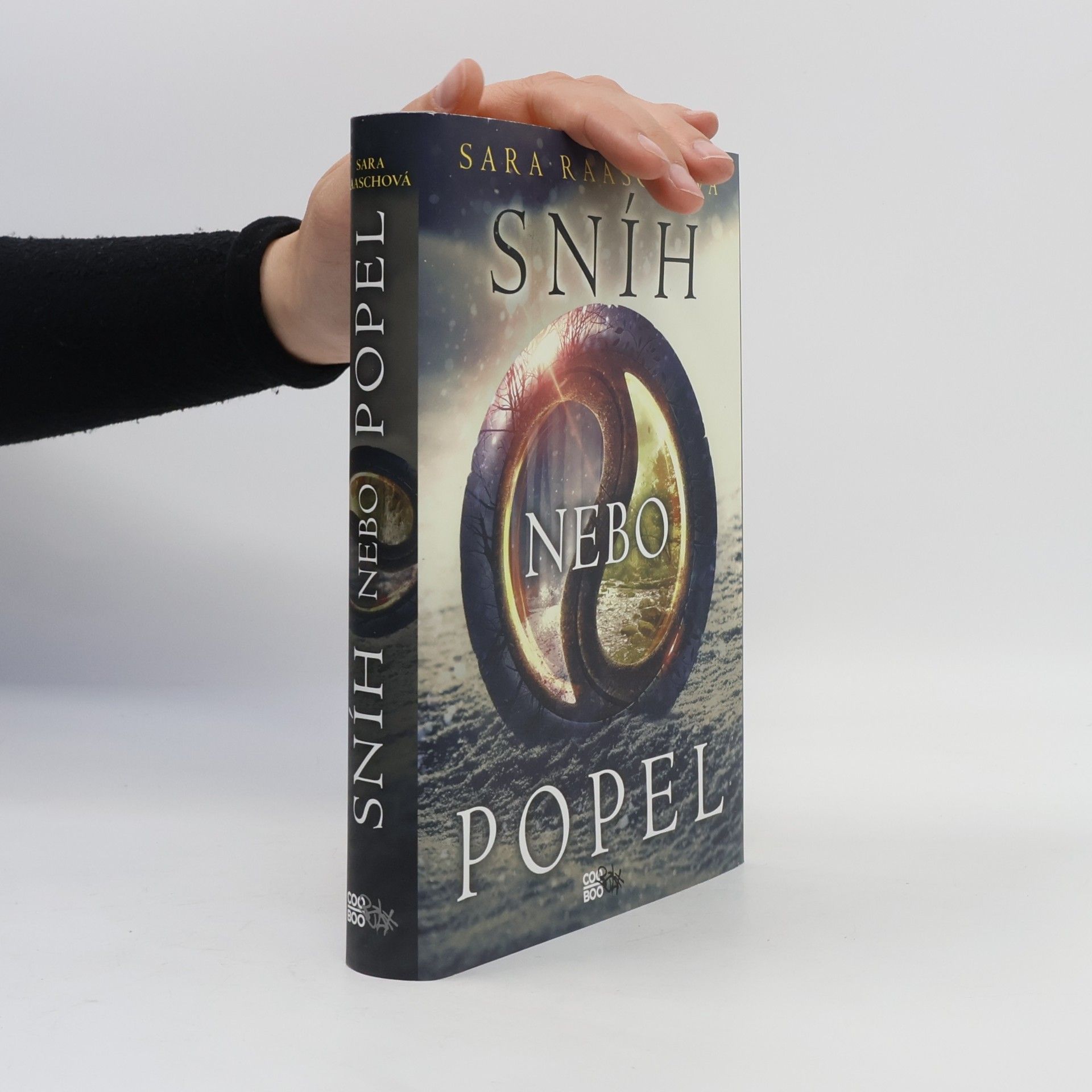 Sara Raash Sníh nebo popel
