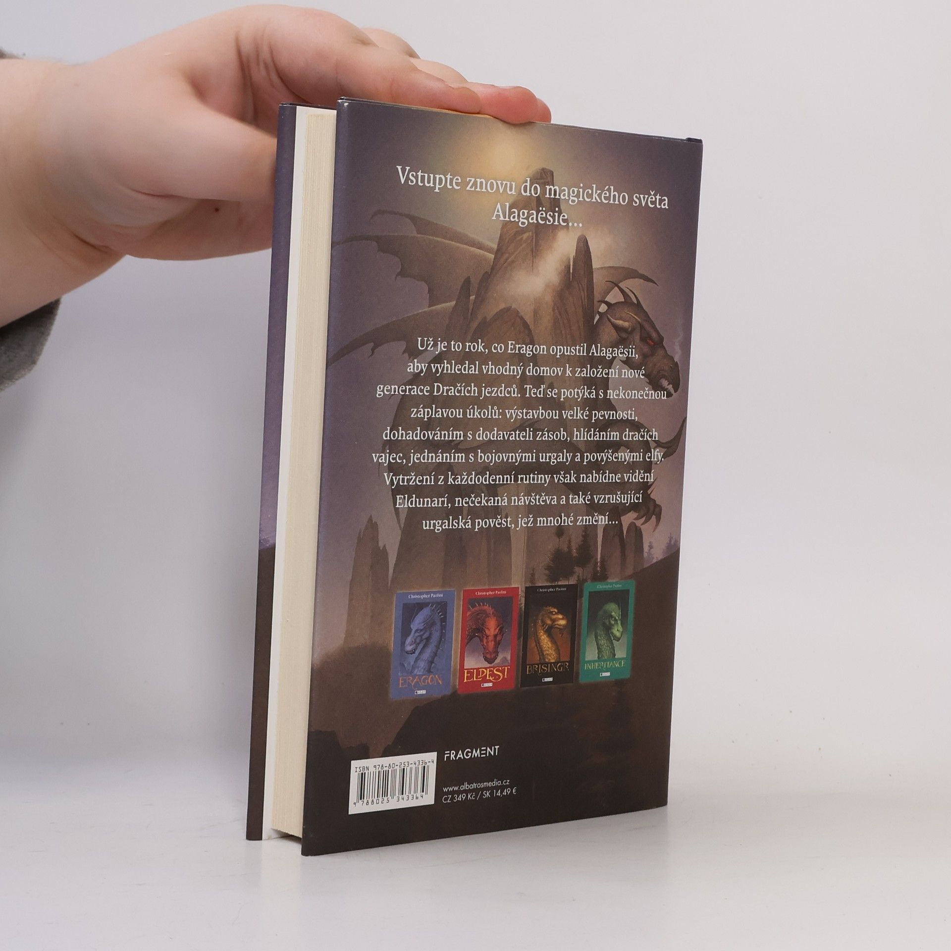 Christopher Paolini Poutník, čarodějnice a červ - Příběhy z Alagaësie I.