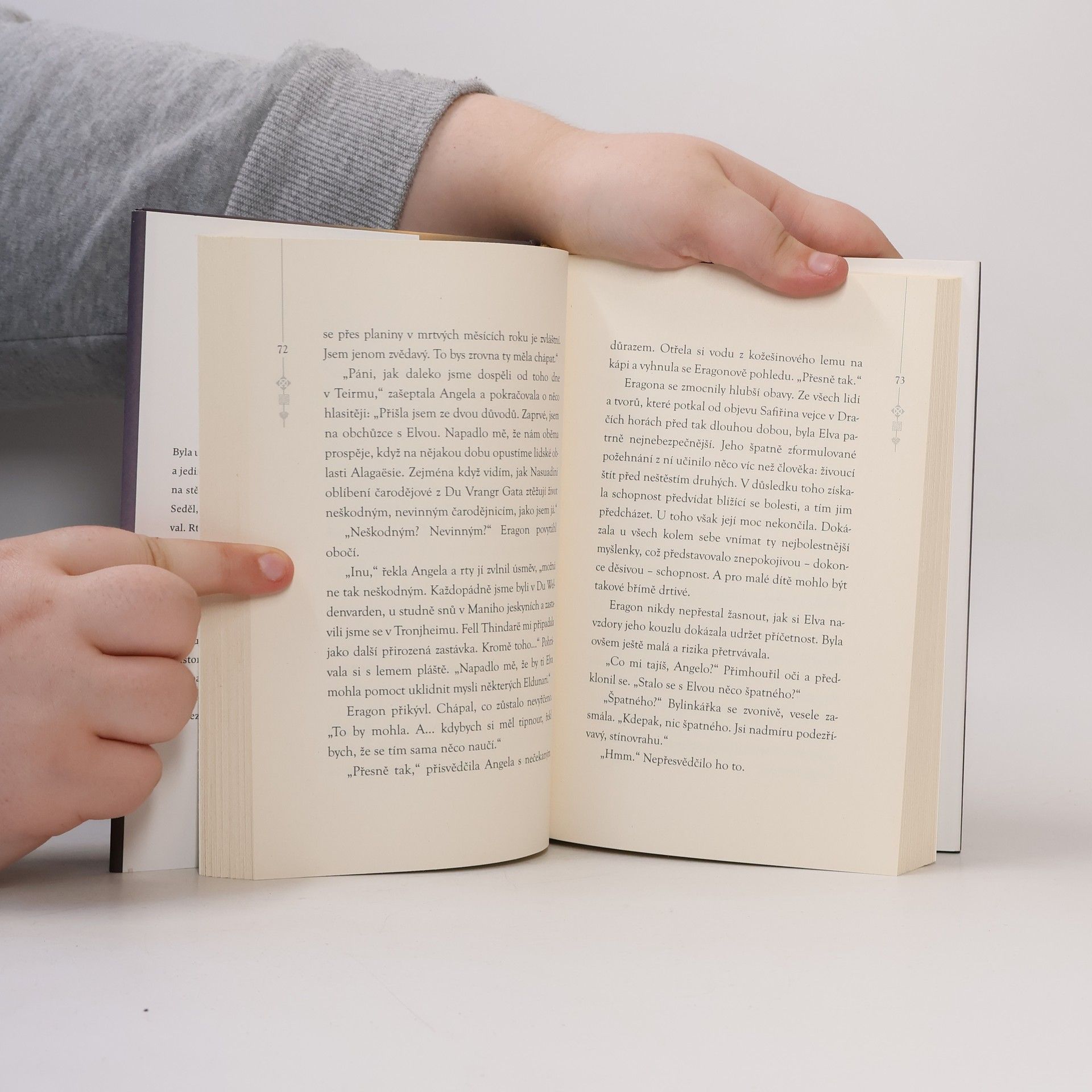 Christopher Paolini Poutník, čarodějnice a červ - Příběhy z Alagaësie I.