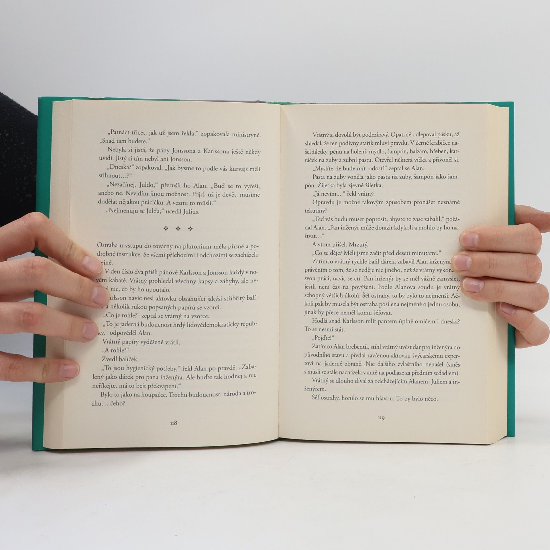 Jonas Jonasson Stojednaletý stařík, který se vrátil, aby zachránil svět